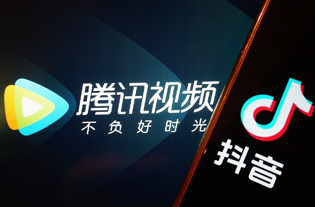 马化腾走向张一鸣的牌桌