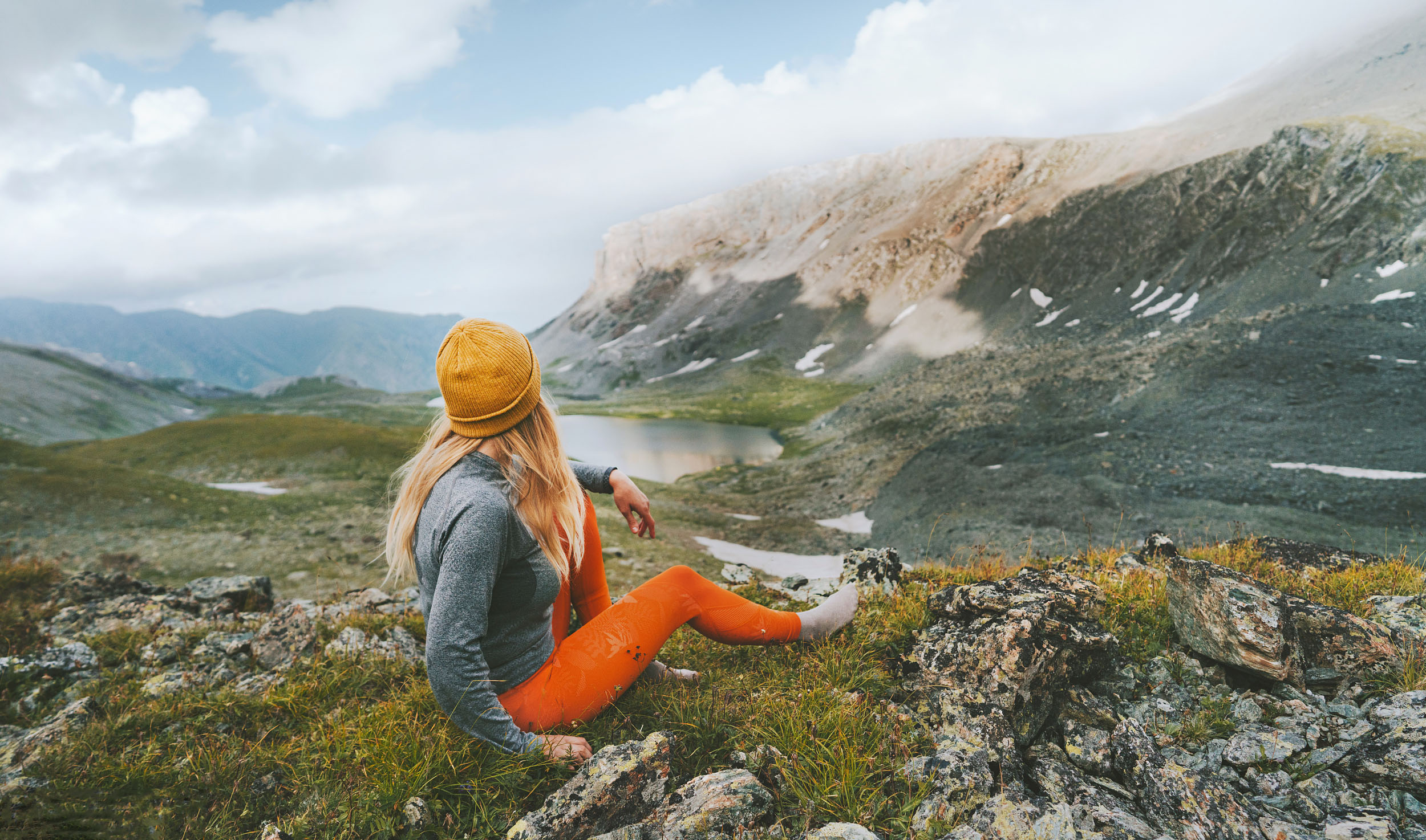 年轻人开始流行抱树：无厘头却有意义