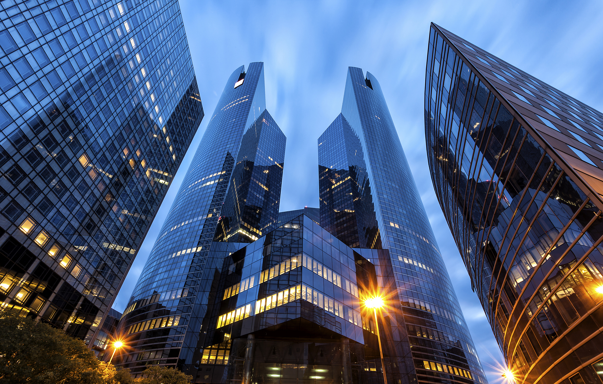 【全球热门公司周报】软银计划大幅减持阿里巴巴；东方甄选给154人发近9亿港元；B站就上传用户照片致歉；周杰伦诉网易案将开庭