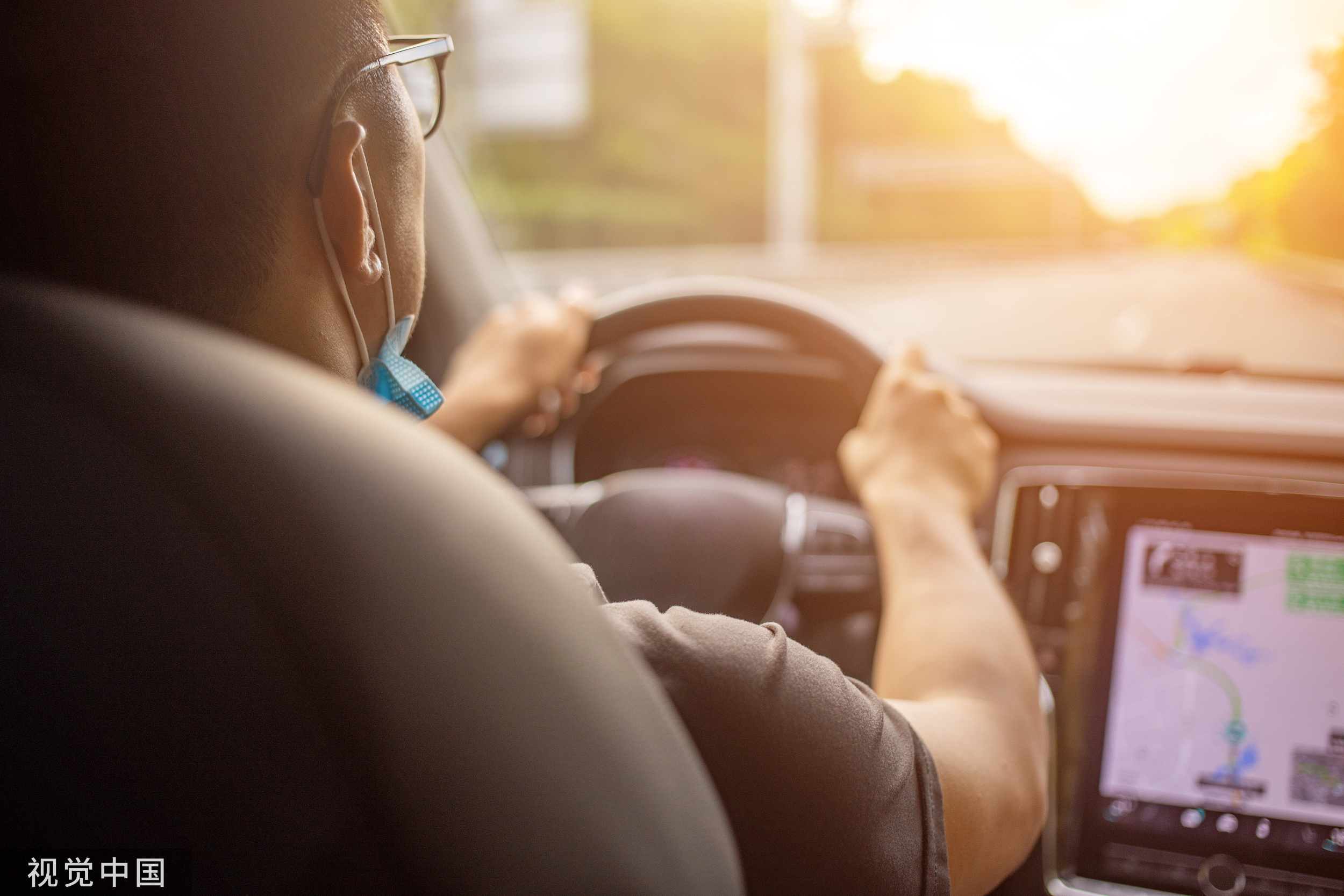 【钛晨报】交通运输部：推动交通运输新业态平台企业降低过高抽成；A股市值一哥易主，中国移动总市值超越贵州茅台；SpaceX宣布推迟超重型火箭 “星舰”发射