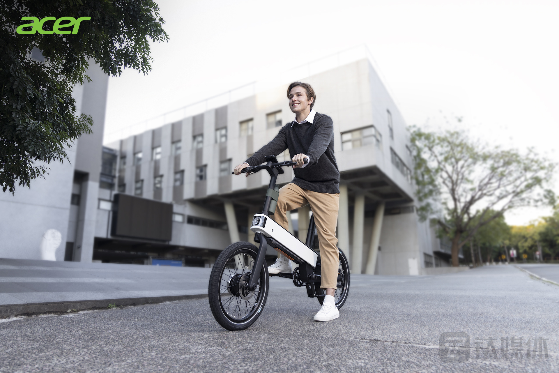 宏碁发布电动辅助自行车、商务笔记本等多款新品｜科技前线