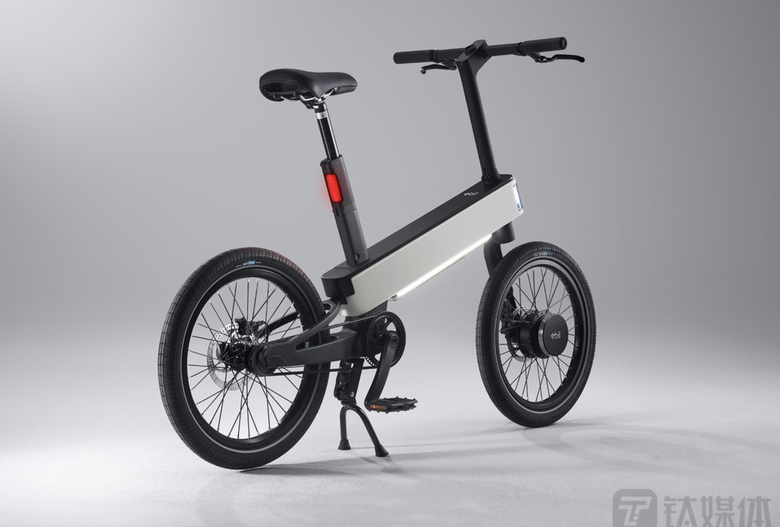 手机厂商新机频发，宏碁跨界开始环保“造车” | 钛短评第28期