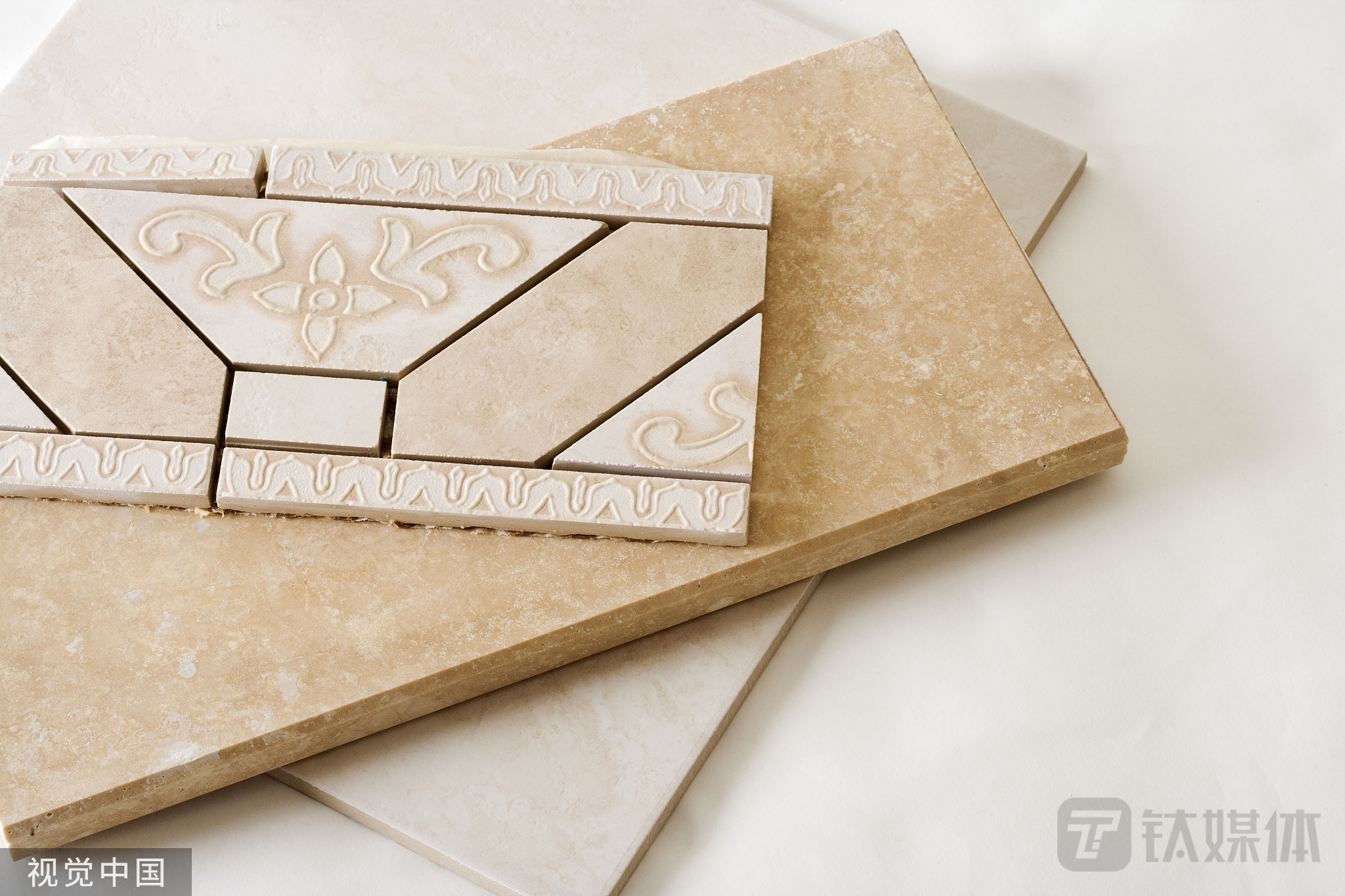 东鹏控股：两年计提减值损失超10亿元，恒大均是“榜一大哥” ｜看财报