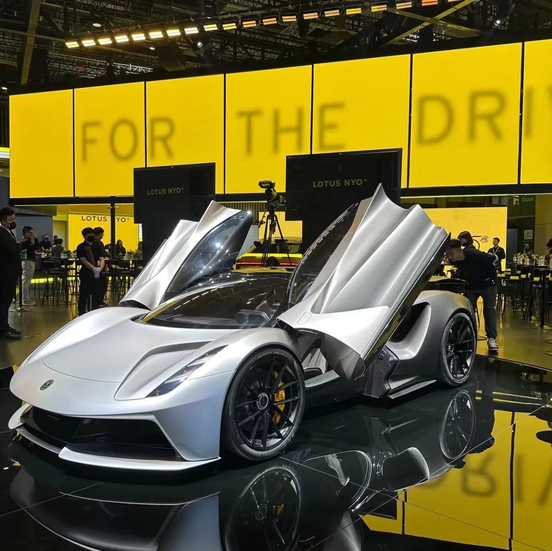 2023上海车展汽车都讲新能源和智能化馆里都是外国人