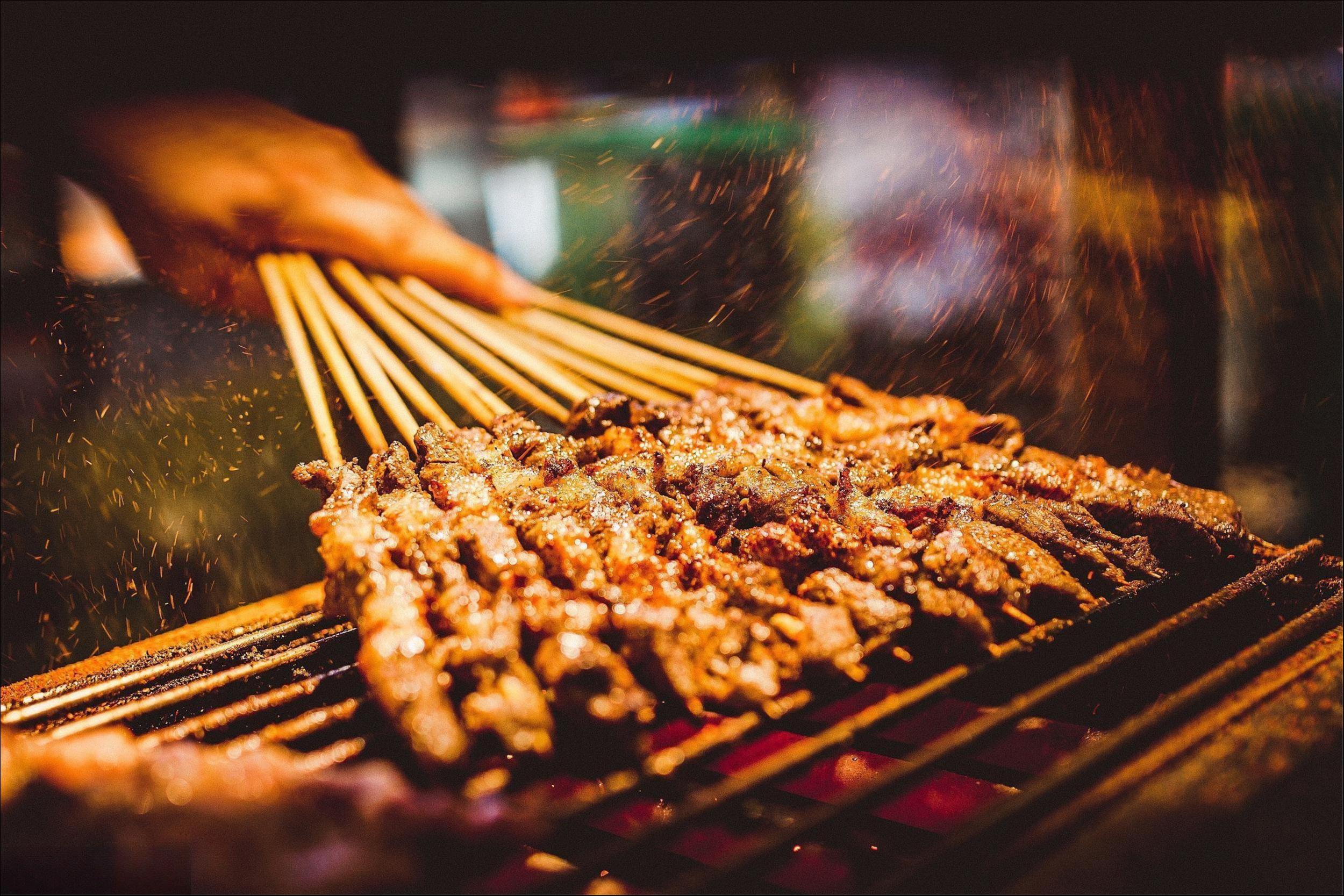 喂饱了二十万狂热食客的淄博烧烤，肉从哪来？｜产业观察