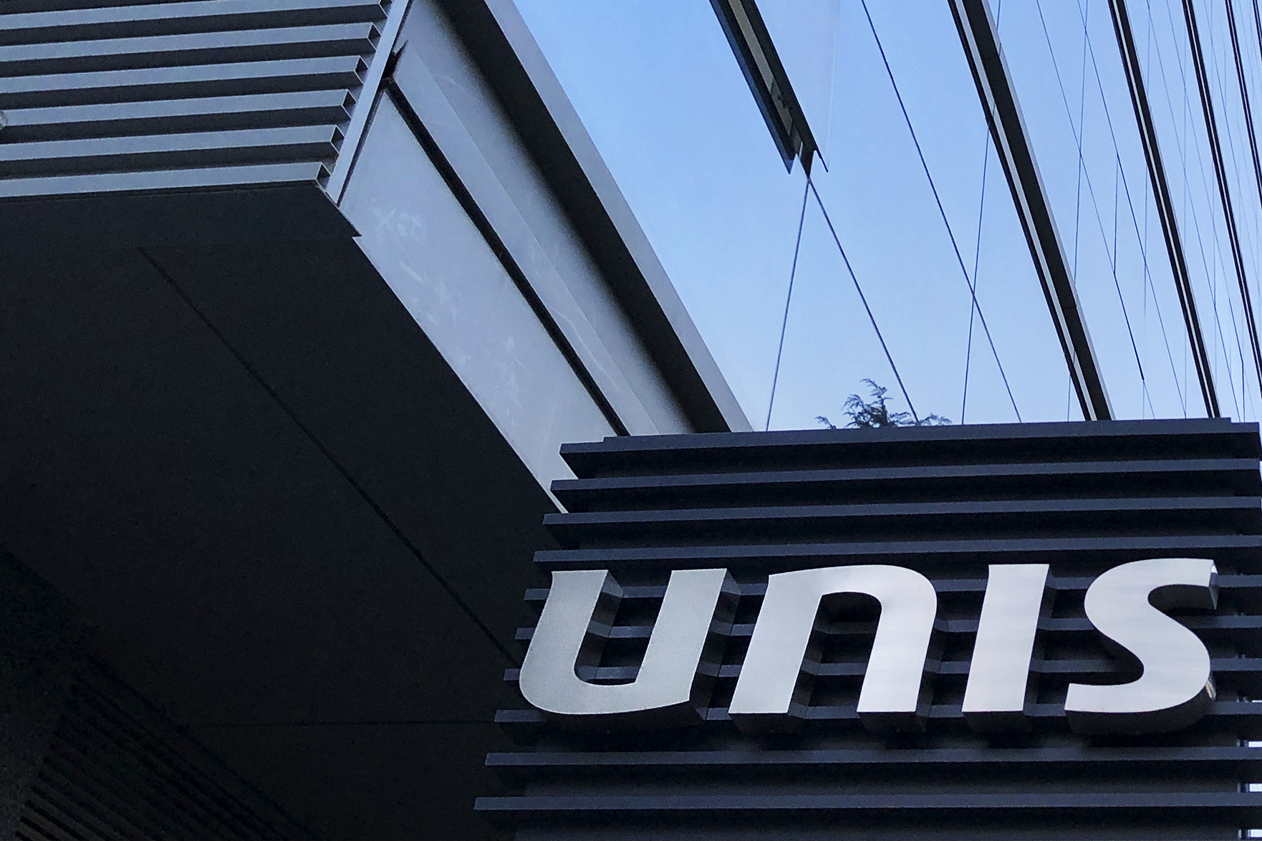 紫光股份抛120亿定增预案，拟247亿收购新华三49%股权，或再增百亿商誉