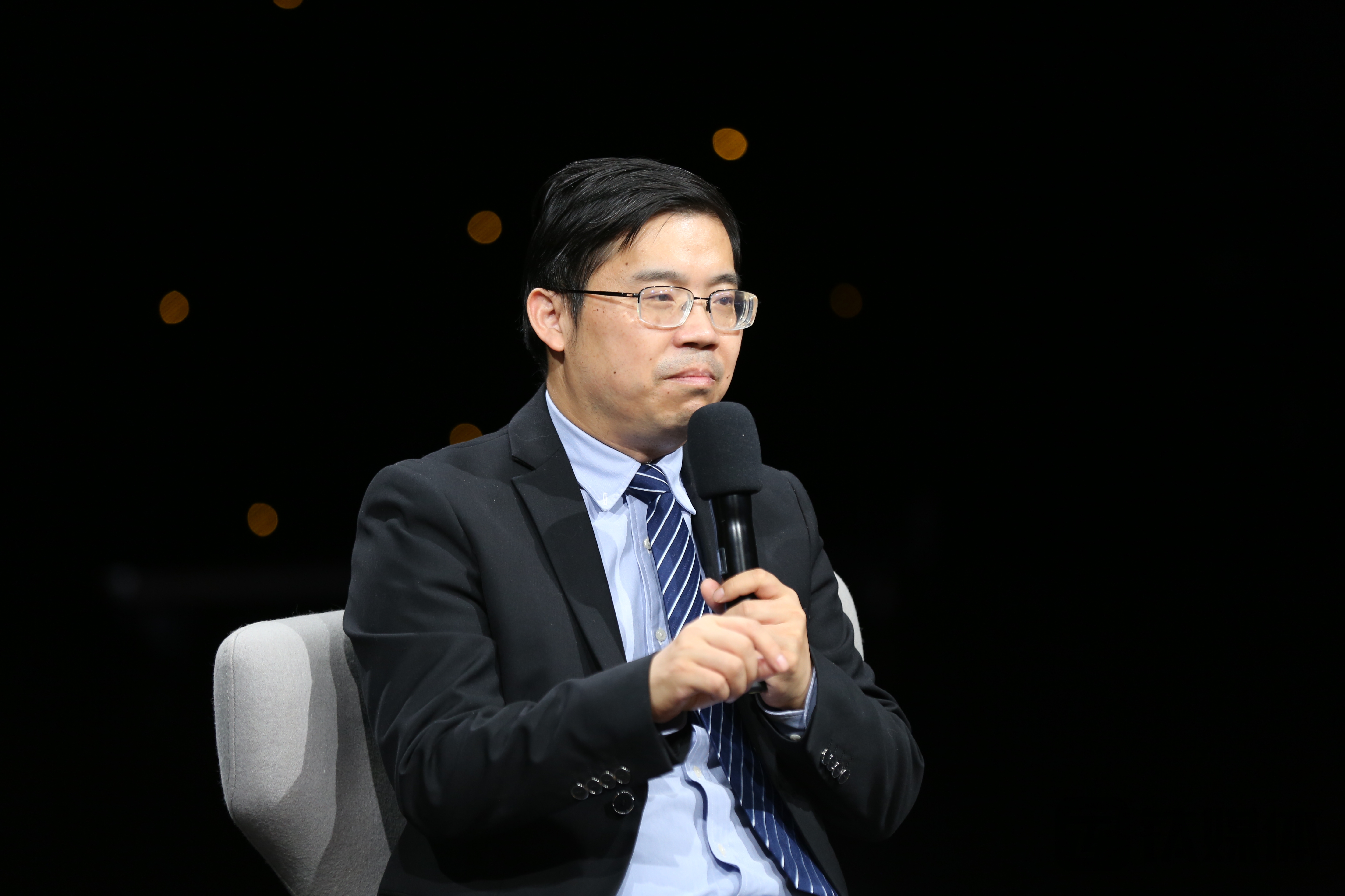 清华大学新闻学院教授沈阳