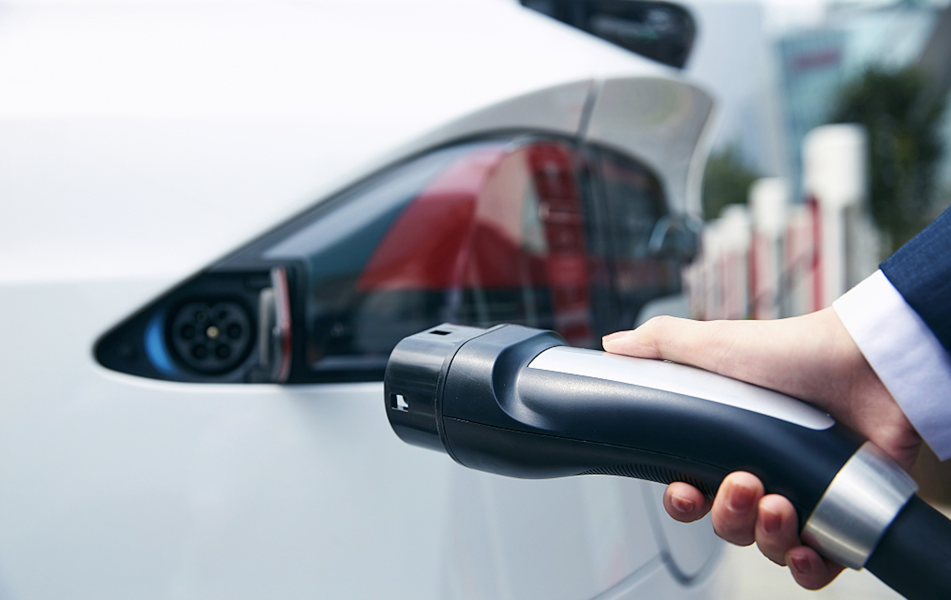 车企「着魔」的 800V高压快充，用户却不为之疯狂｜钛媒体深度