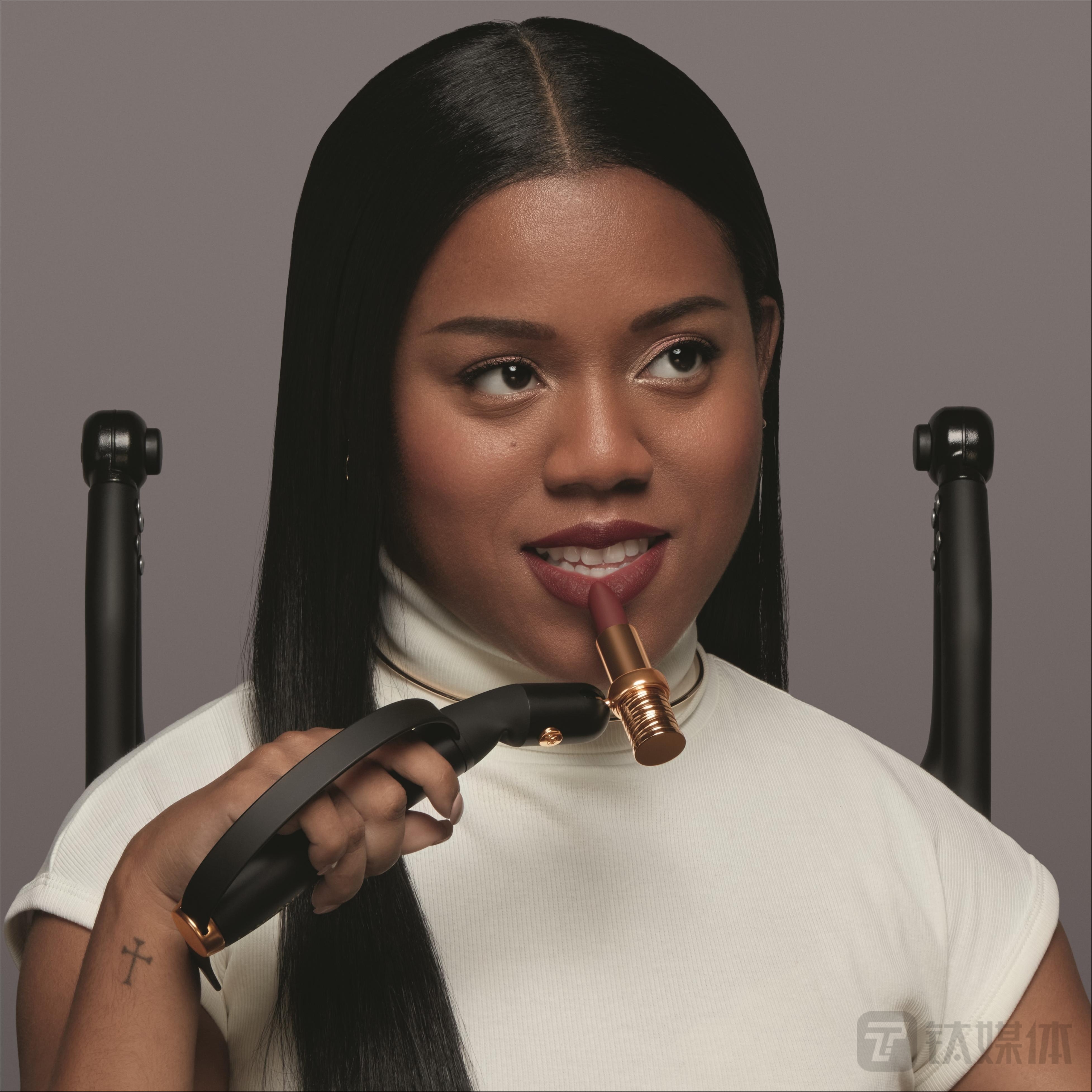 全球首款智能手持式高精度上妝設(shè)備HAPTA