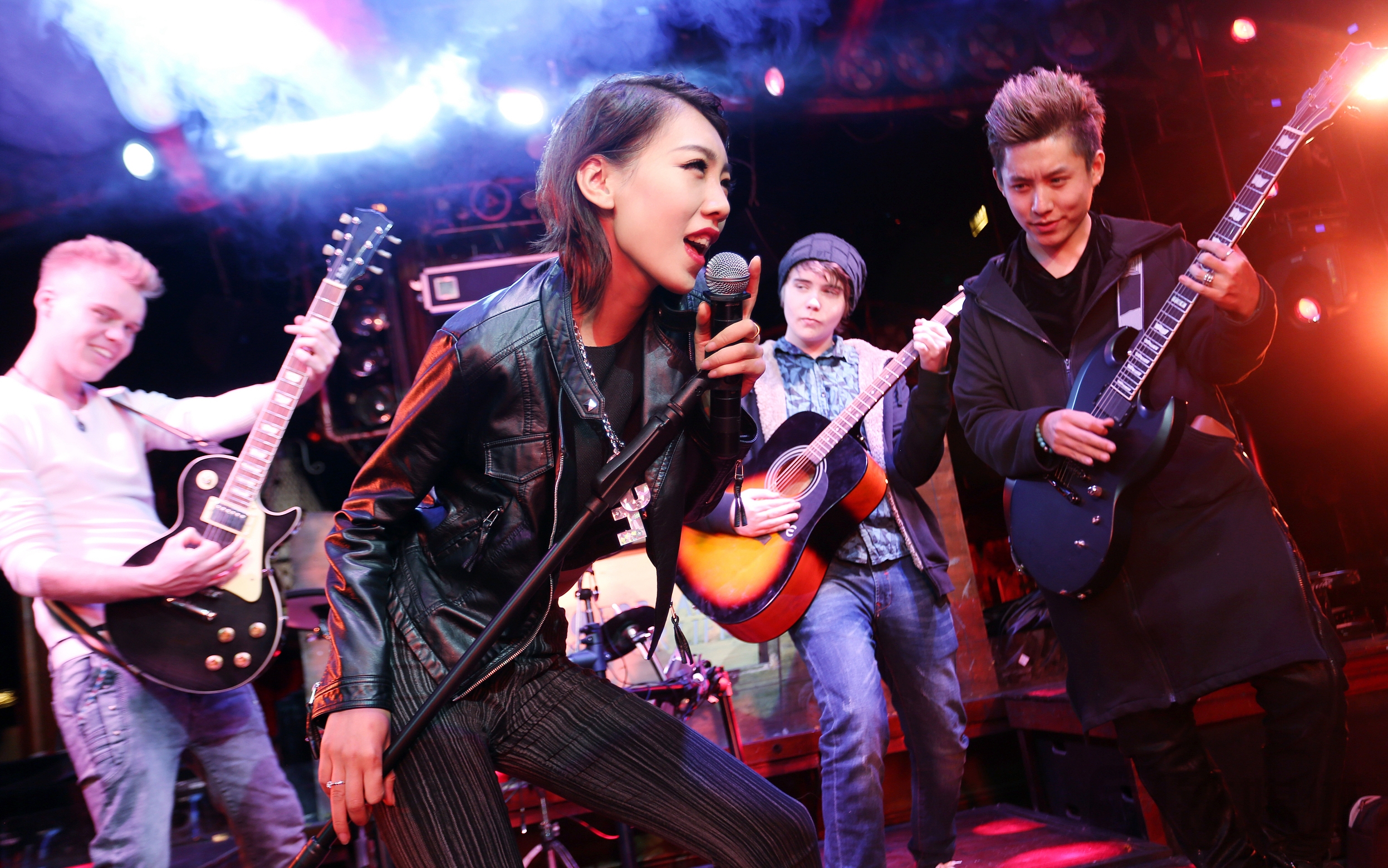 欢瑞世纪：上半年盈转亏同比下滑近2.5倍，应收账款坏账计提近五亿元