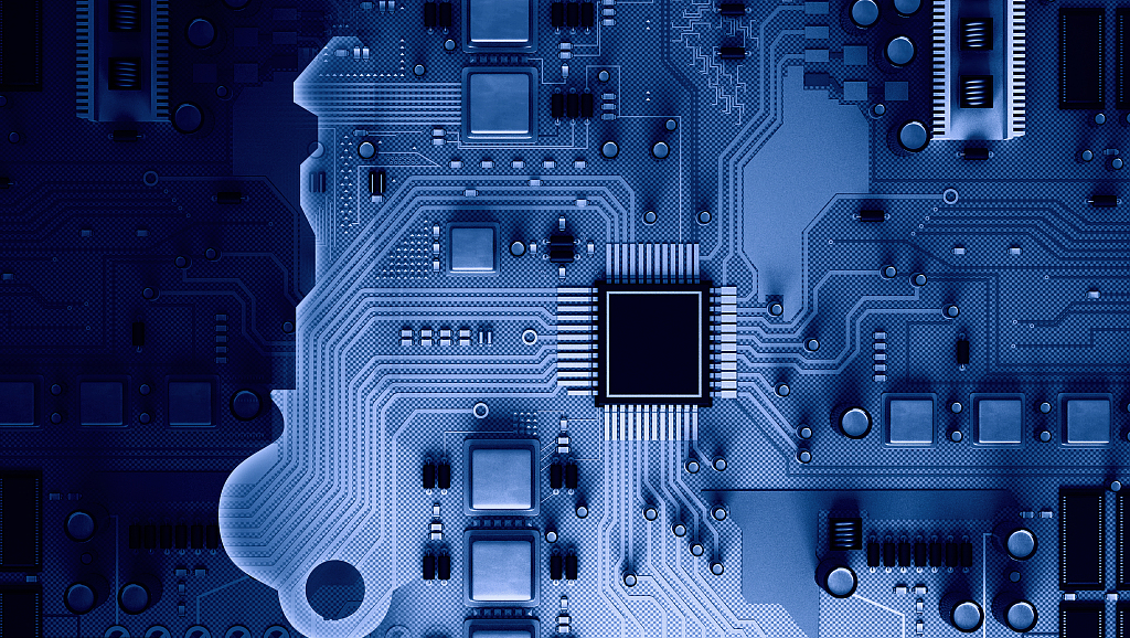 【产业互联网周报】 中芯国际再换帅，高永岗辞任董事长；蒋凡重回阿里合伙人；Llama 2开源，可直接商用；微软365 Copilot定价公布：每月30美元……