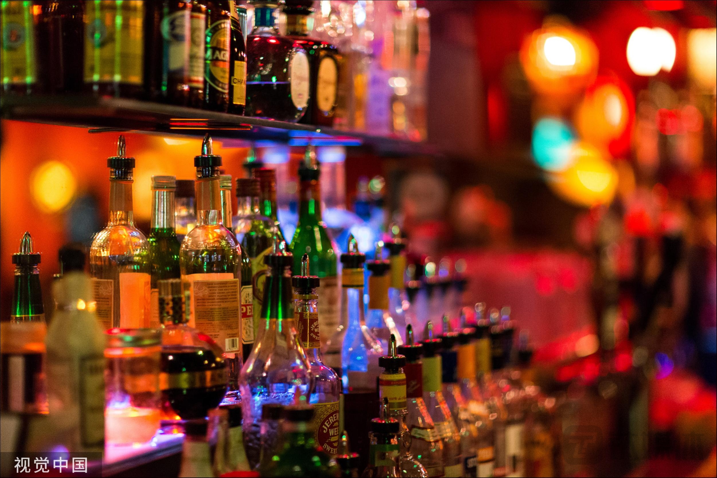 海伦司上半年归母净利润扭亏为盈，股价较年初峰值已“腰斩”