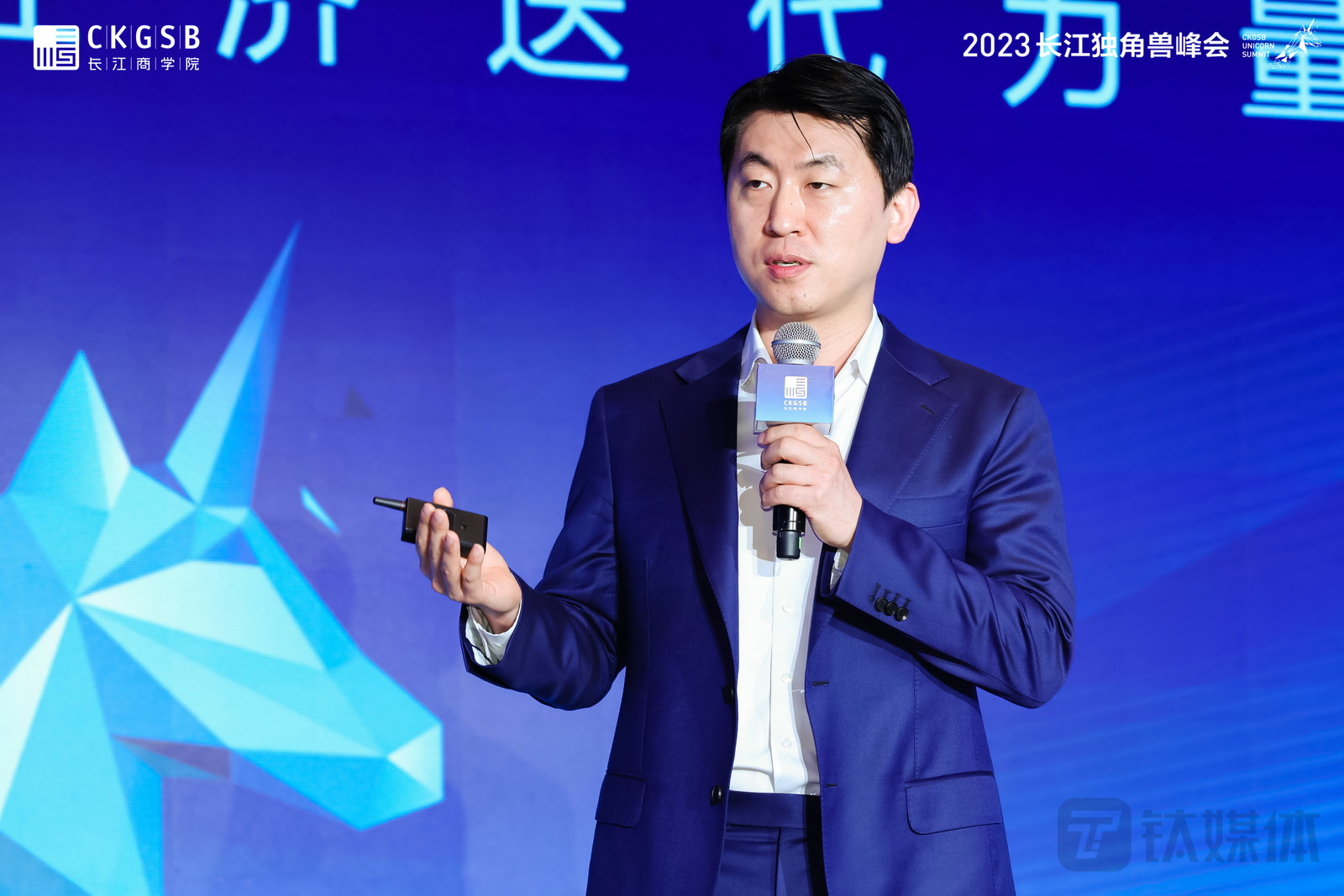 Yanolja Cloud 首席执行官Jong-yoon KIM发表主旨演讲