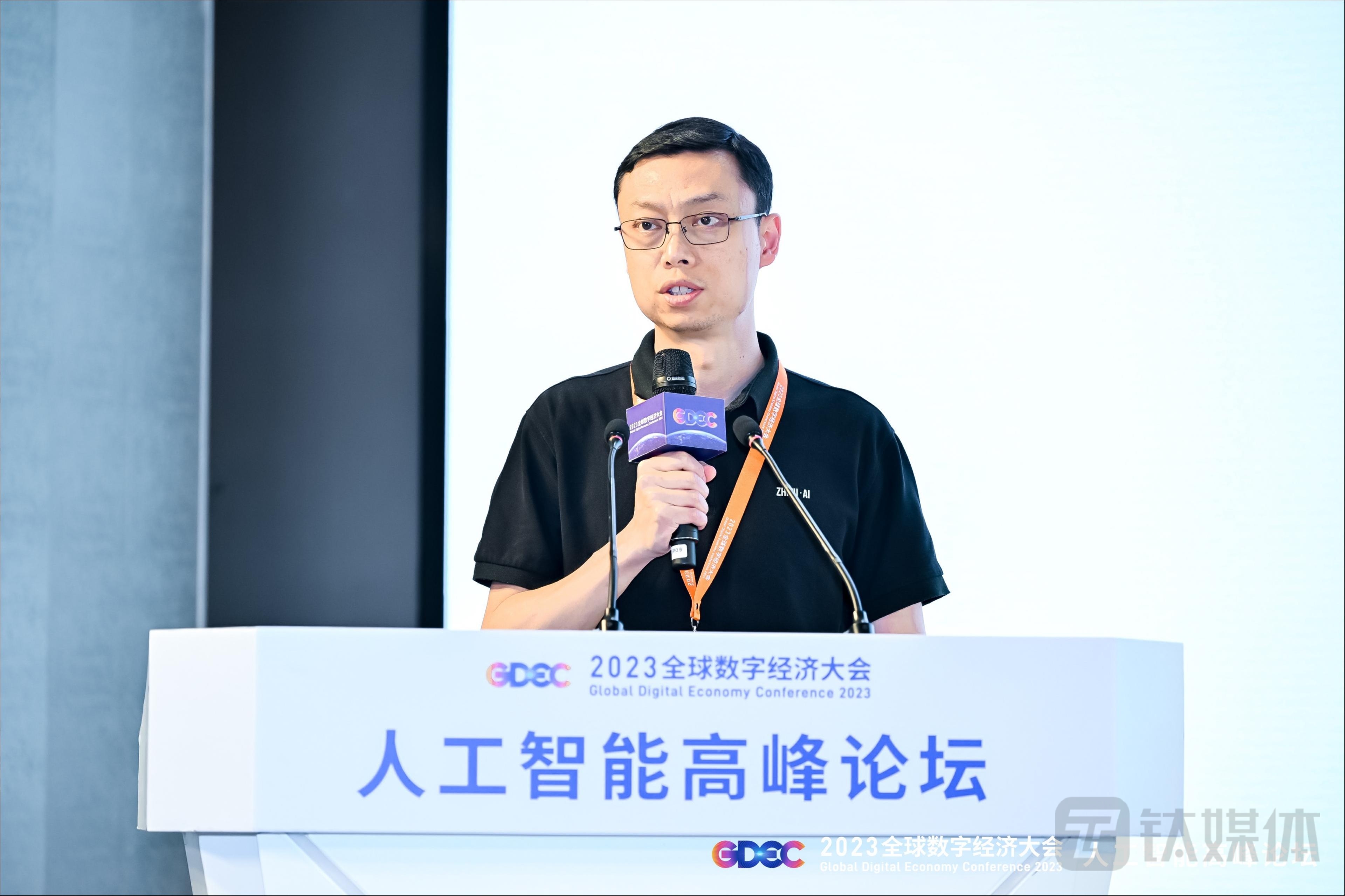 智谱AI CEO 张鹏