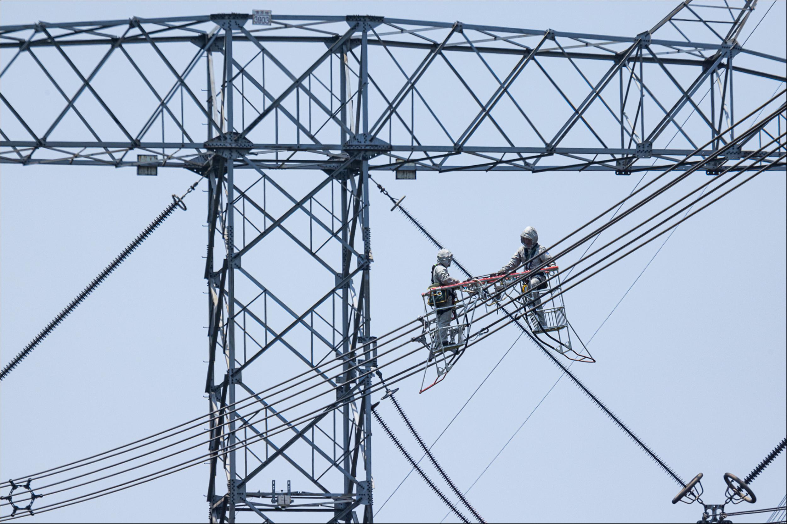 从“要不要建”到“够不够用”，特高压争议二十年未了
