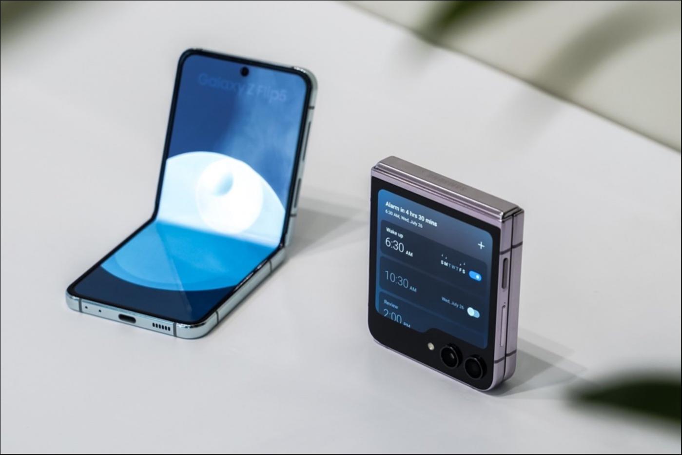 三星折叠屏手机，闷声大发财？ | 钛短评第42期