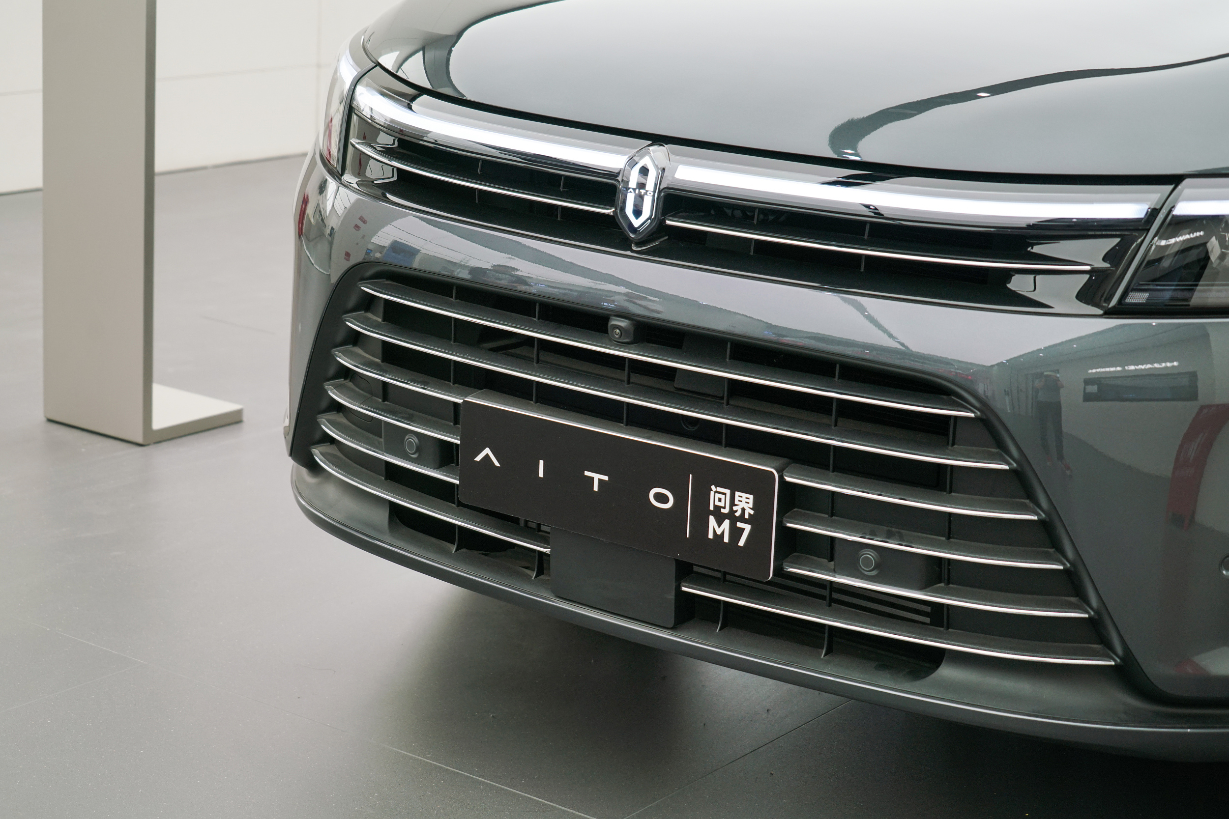 问界掉队，余承东假装不急