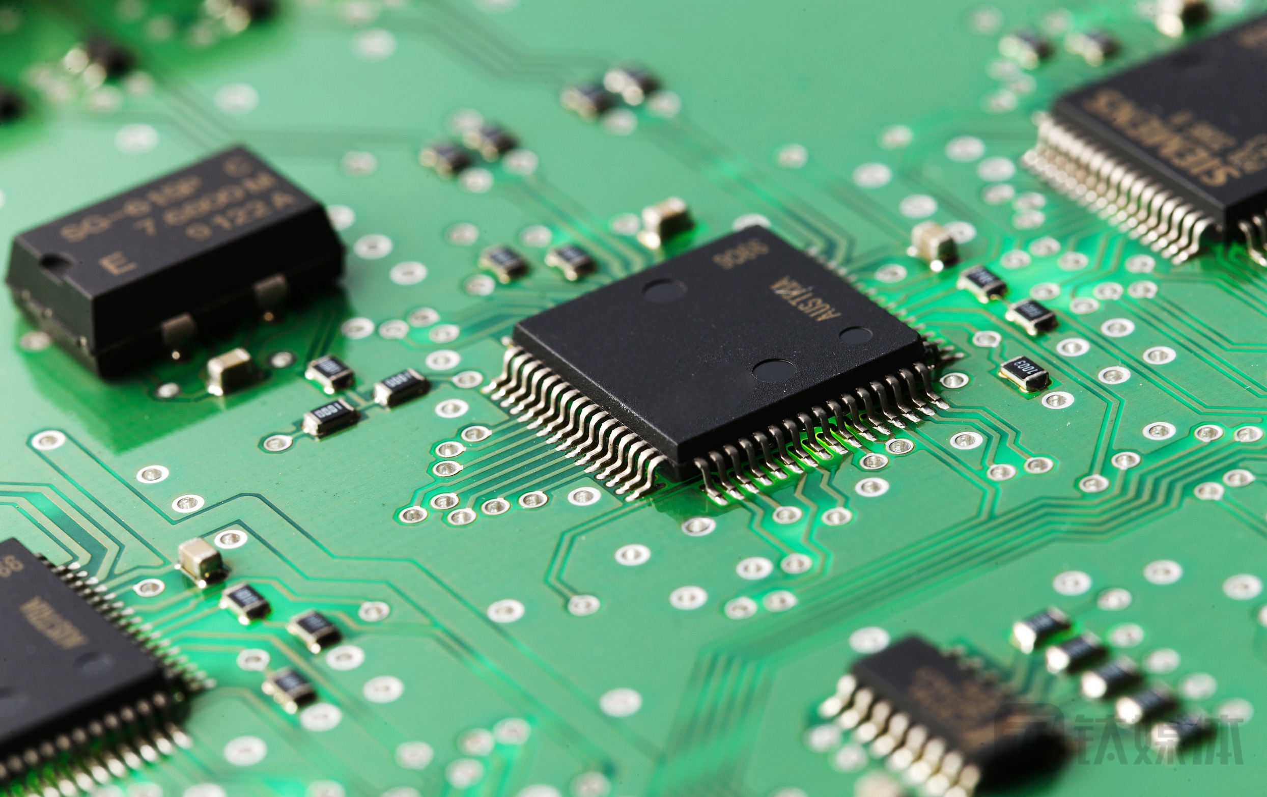 龙芯中科亏损扩大超两倍、毛利承压，大股东&ldquo;跳船&rdquo;套现