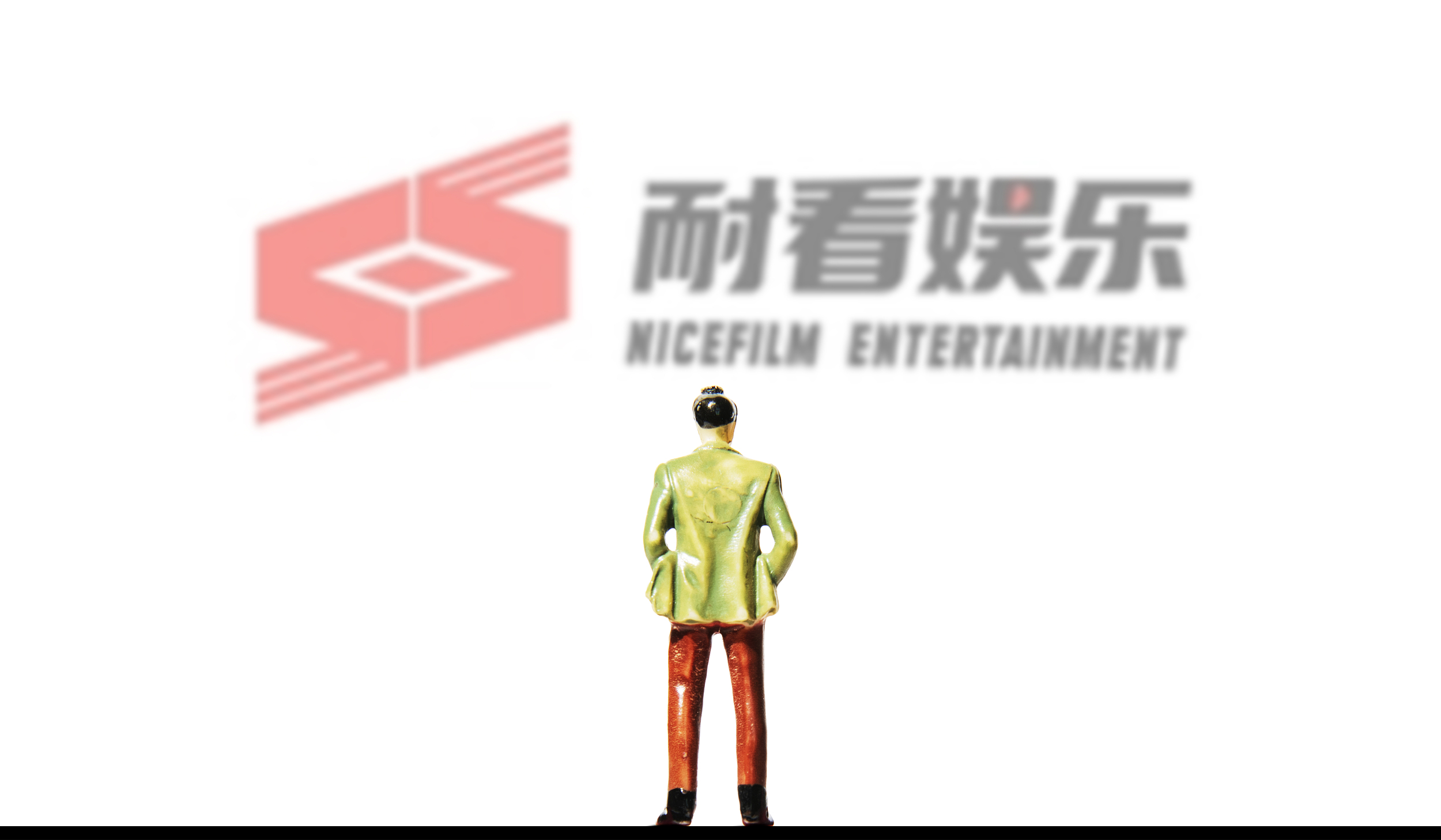 背靠阿里，定制剧收入下滑98%，耐看娱乐烂剧频出