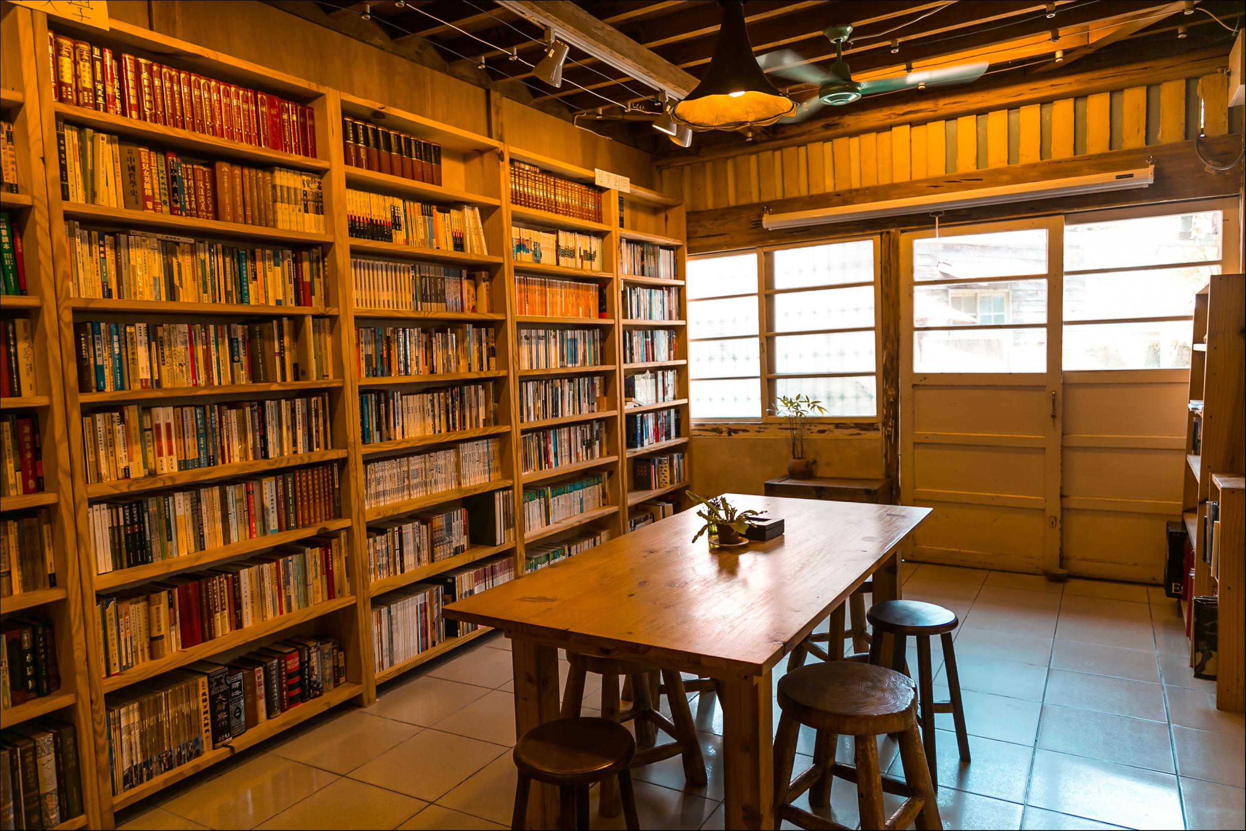 不再文艺的青旅，住满了备考求职的人