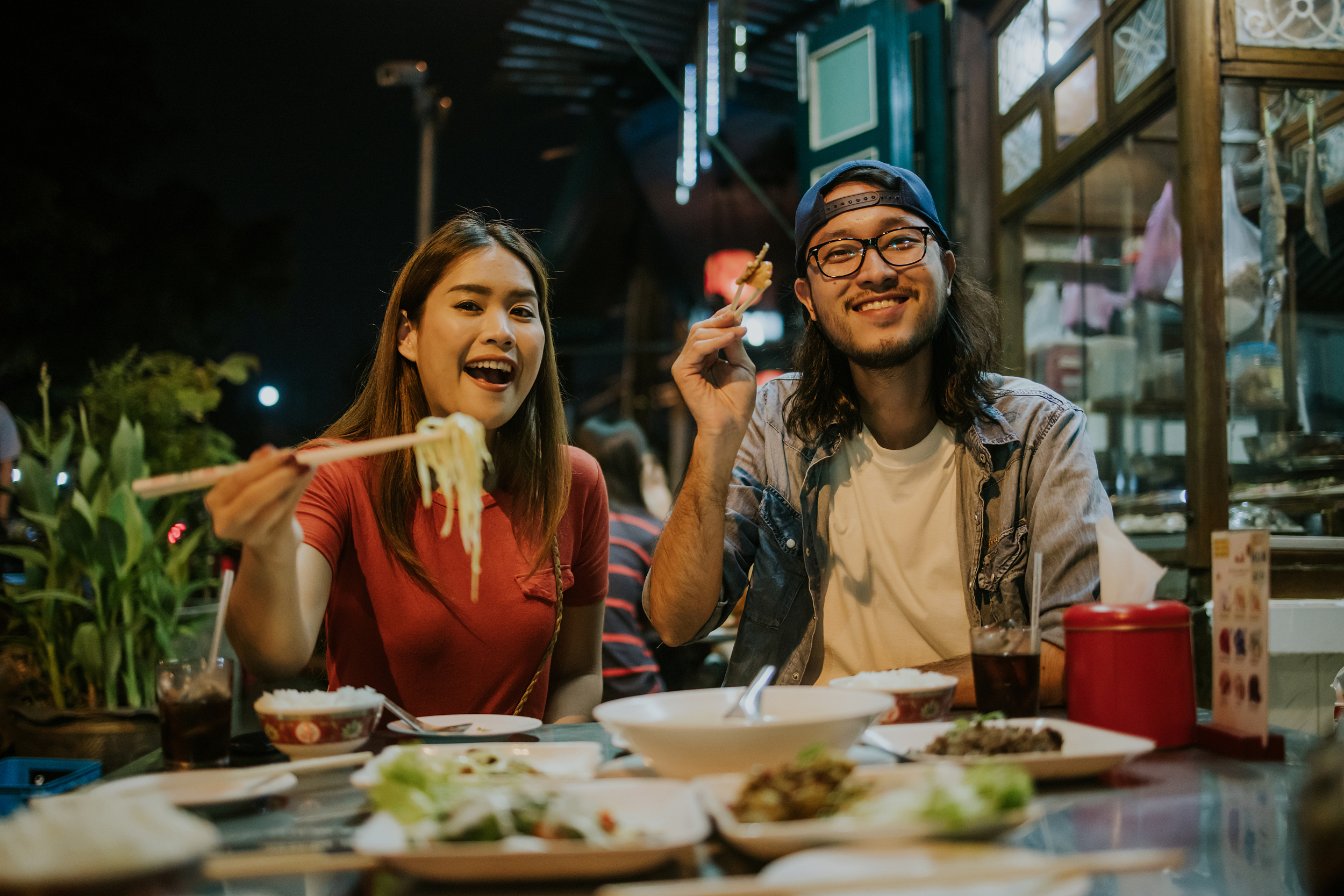 困在暴食流量里的“电子小猪”：连吃102个馒头涨粉百万，假吃掉粉20万