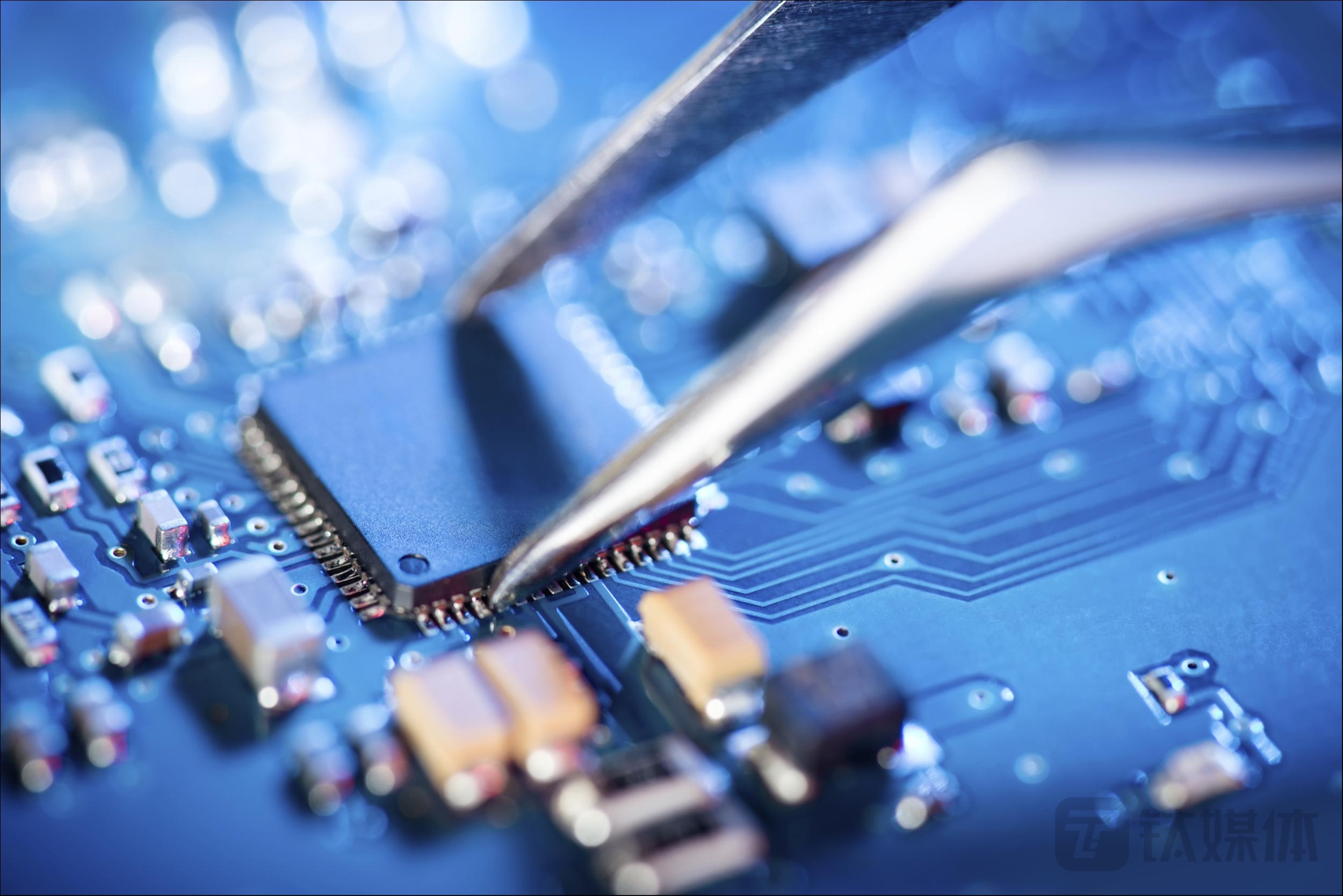 突发！美国放开对华芯片管制，三星、海力士恢复供应，这些上市公司将深受影响