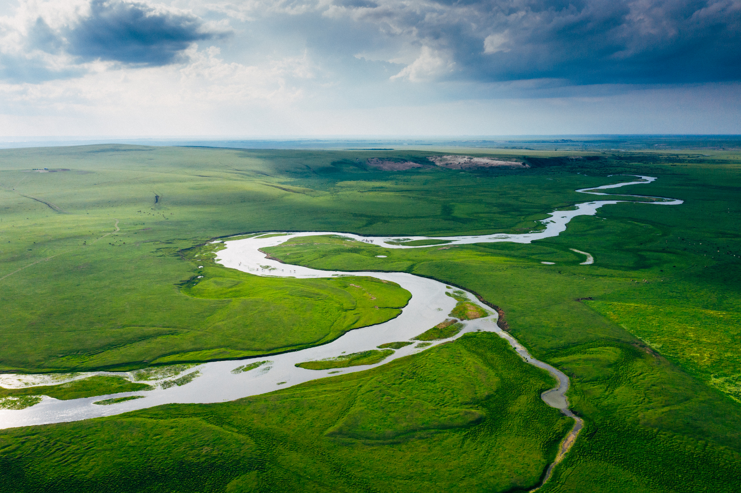 【钛晨报】国务院：支持按程序申请设立中国（内蒙古）自由贸易试验区；中国移动采购120万台华为Mate60权益版等5款手机；比特币现货ETF获批的推文已被删除，该消息被证实为假消息