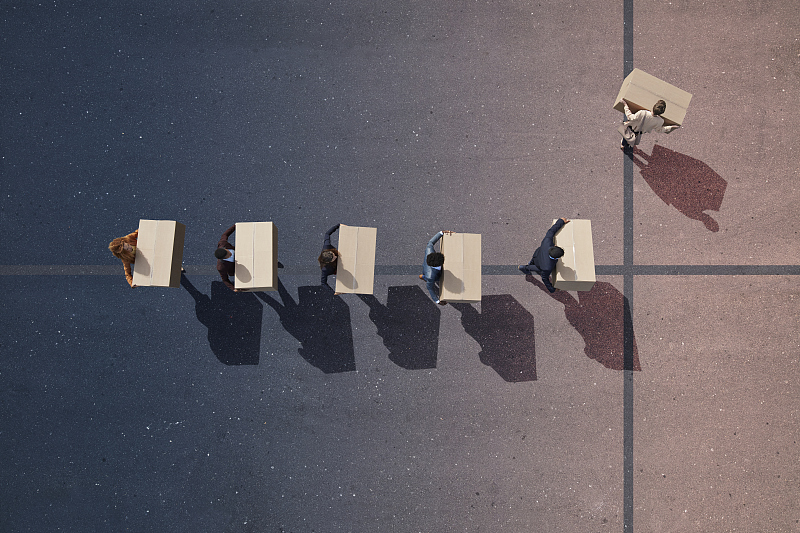 一年半内房企锐减不止26万人，减员降薪持续，地产从业者该何去何从？