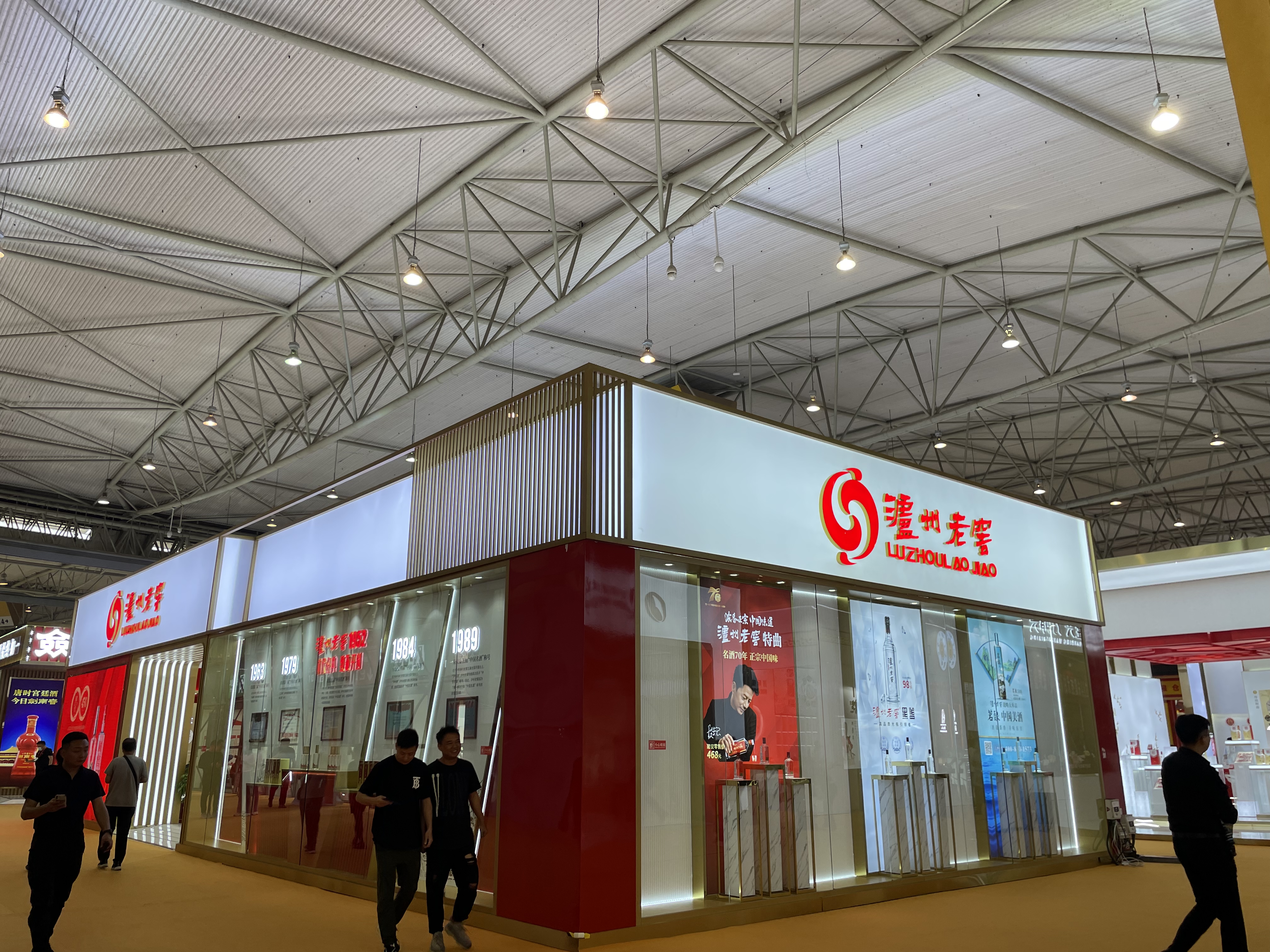 股价涨了又跌，茅台提价“带不动”泸州老窖？