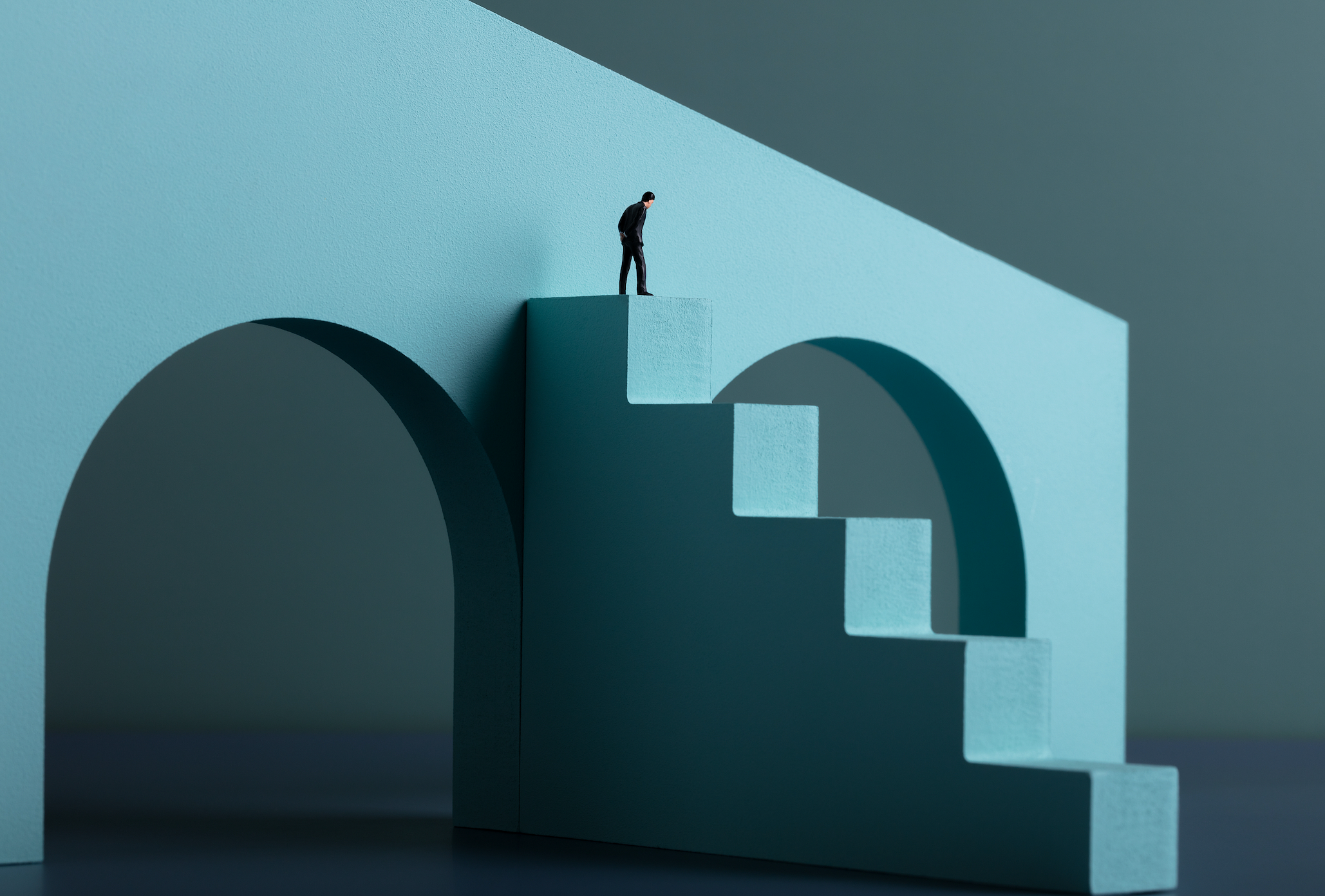 中年投资人和他越不过的“山丘”