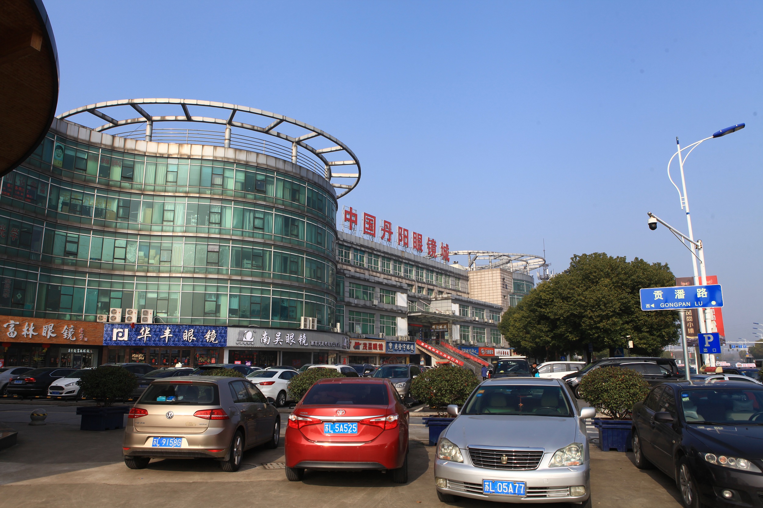 丹阳镜片出海：一段走向C端的艰难旅程