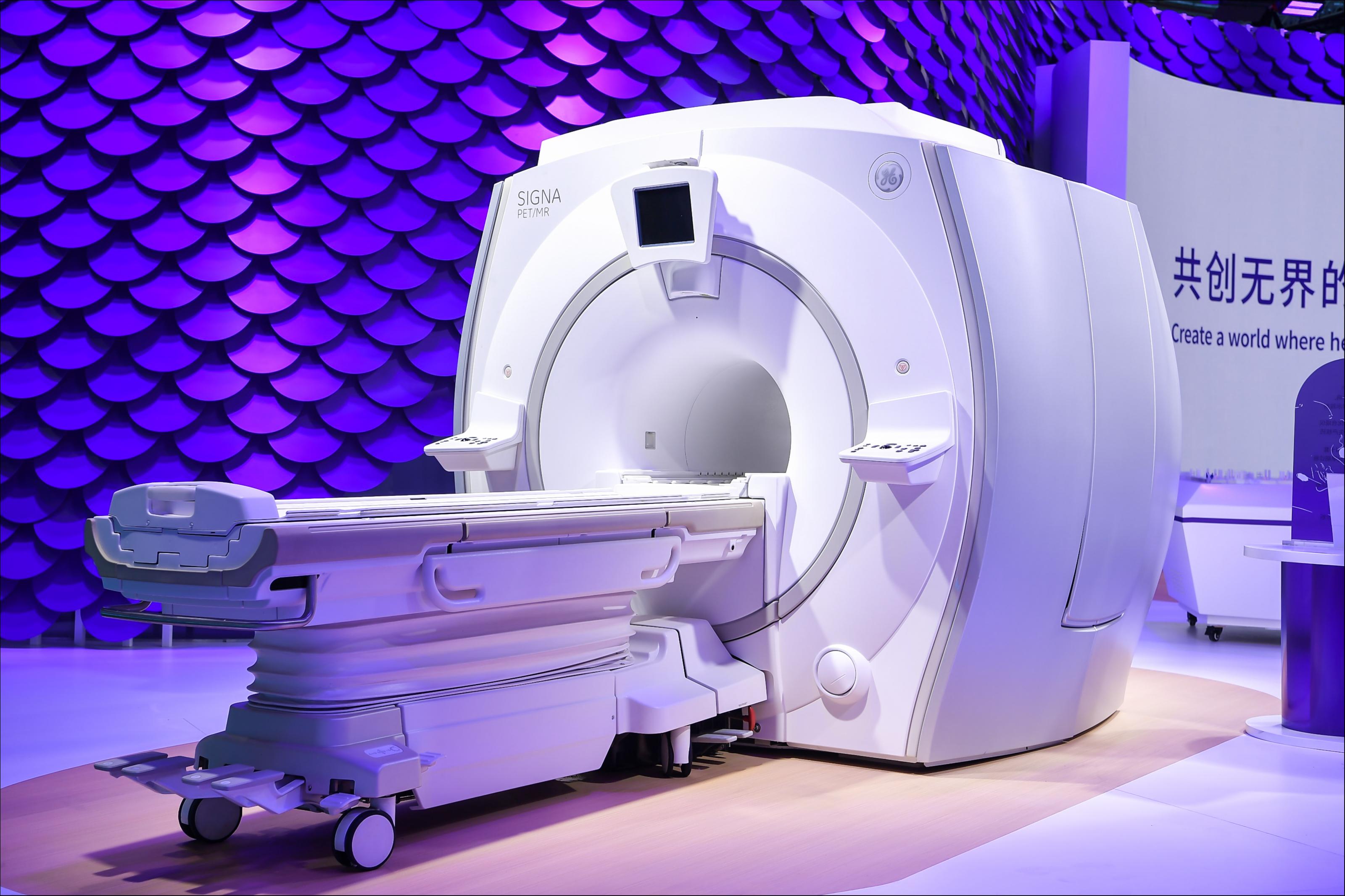 GE医疗在进博会上展出光谱数字SIGNA PET/MR