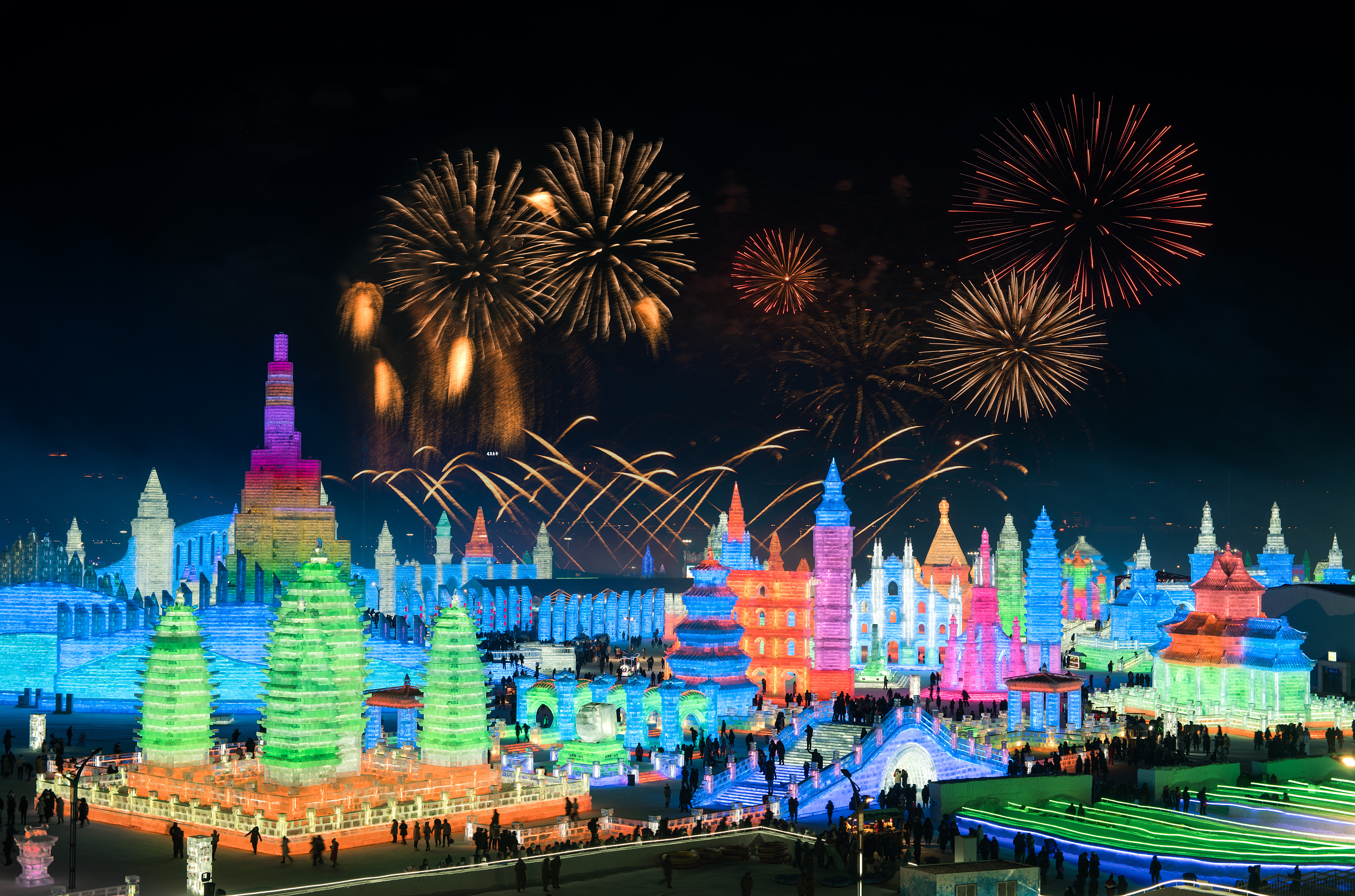 景区被游客“宰”？哈尔滨冰雪大世界“退票”事件始末