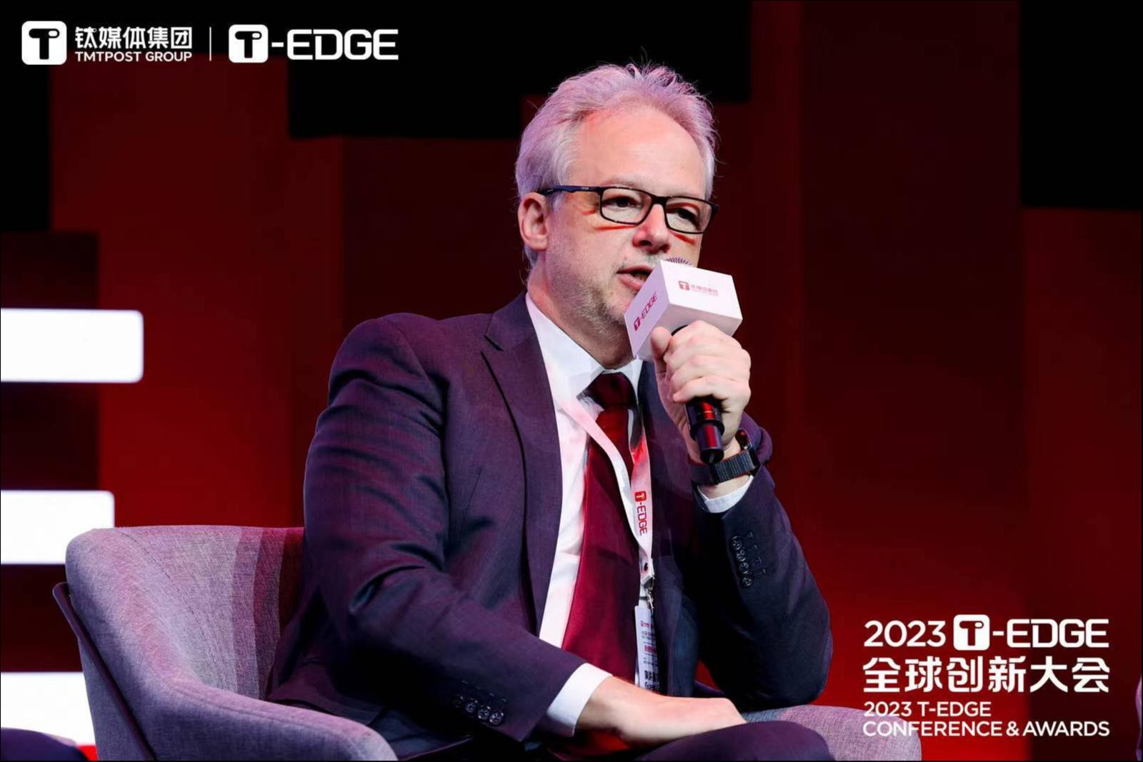 OECD Senior Adviser in China attends the roundtable discussion at the T-EDGE Conference.
