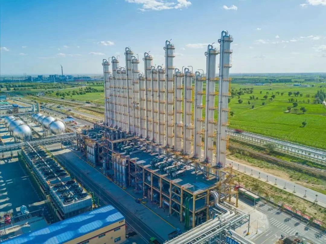 通威永祥股份精馏塔装置，来源于通威官微