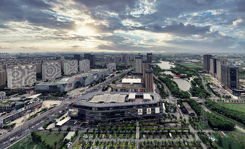 2024王健林继续“壮士断腕”，短短10天4家万达广场被同一家公司吞下