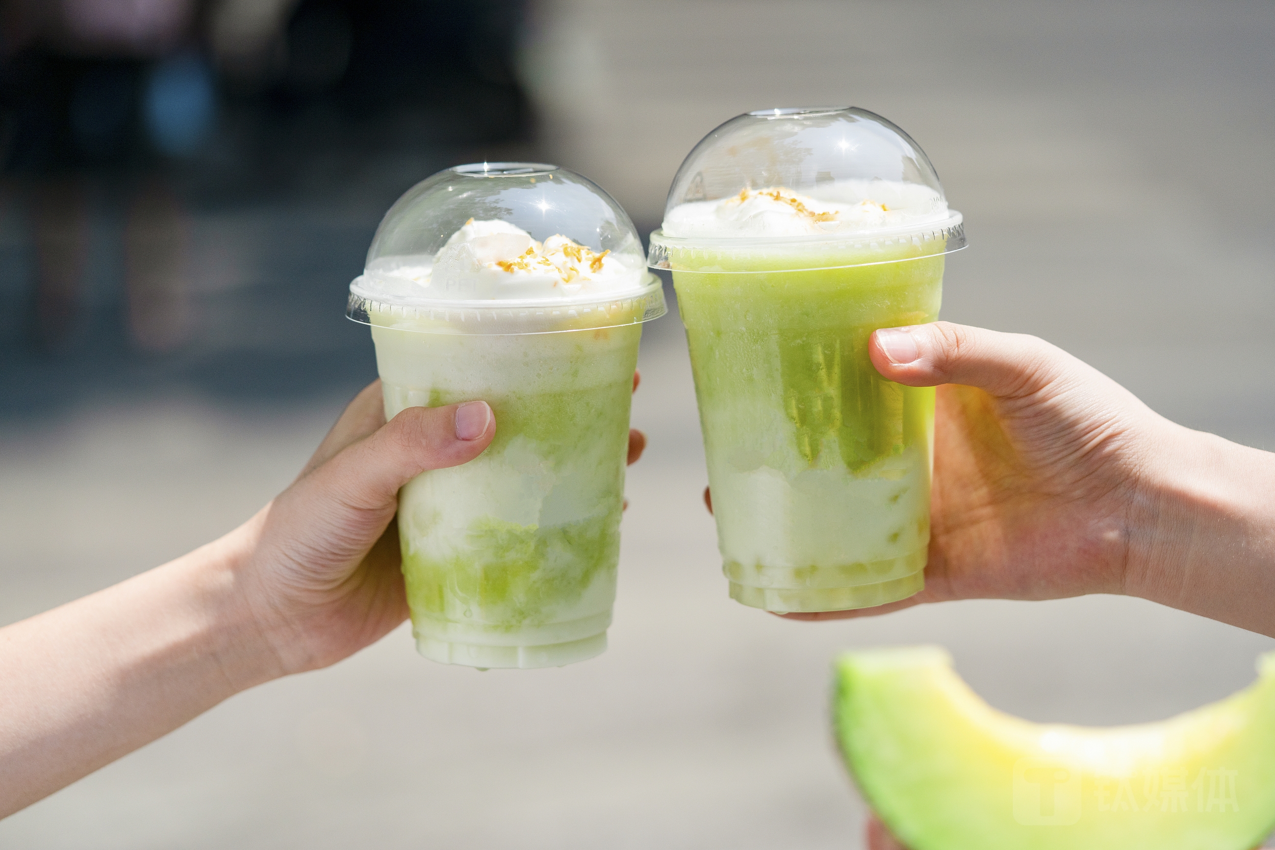 新茶饮港股IPO众生相：百亿“雪王”领衔，茶百道“带伤”聆讯 ｜钛媒体深度