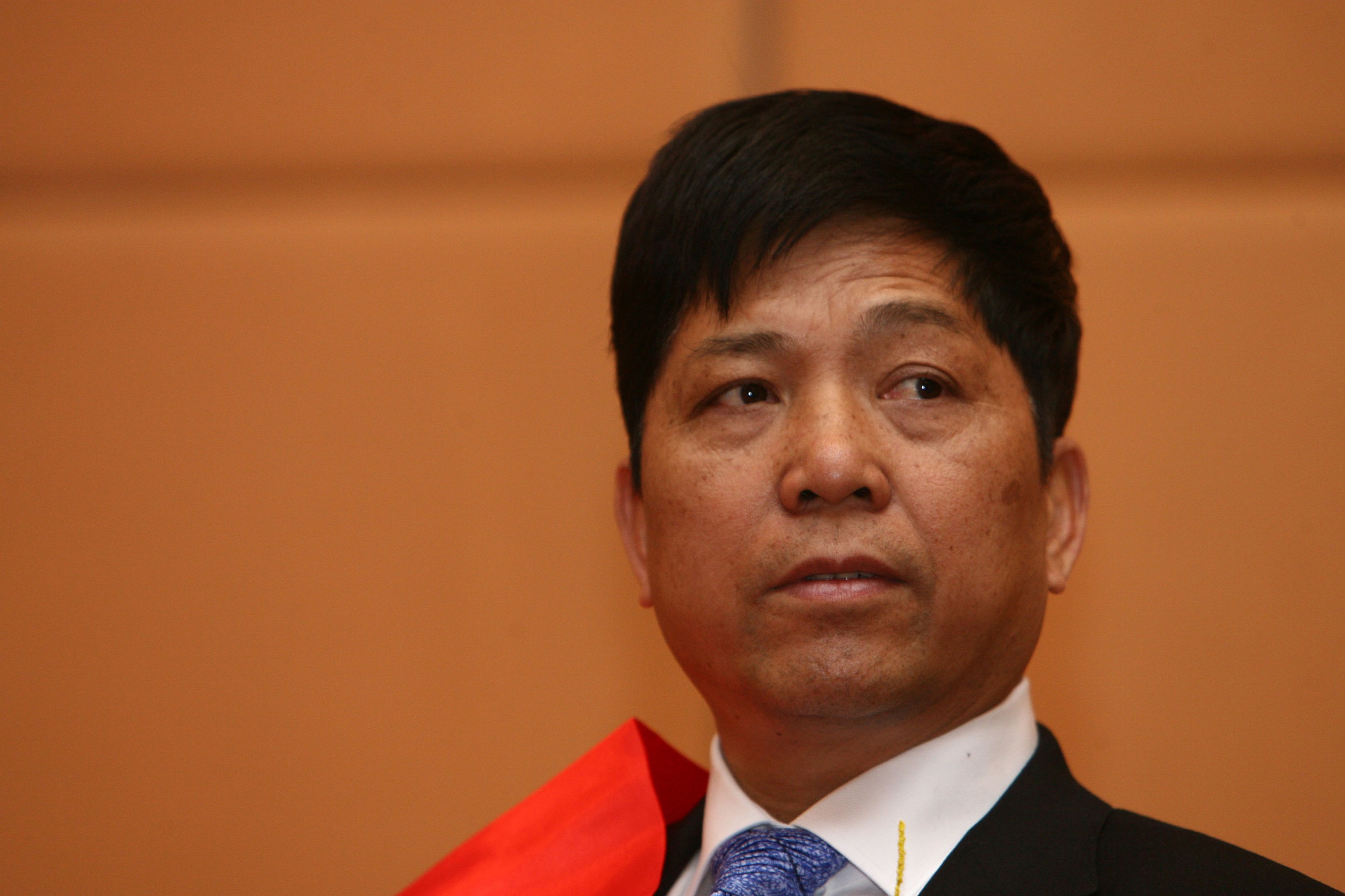 “裁缝股神”回归主业