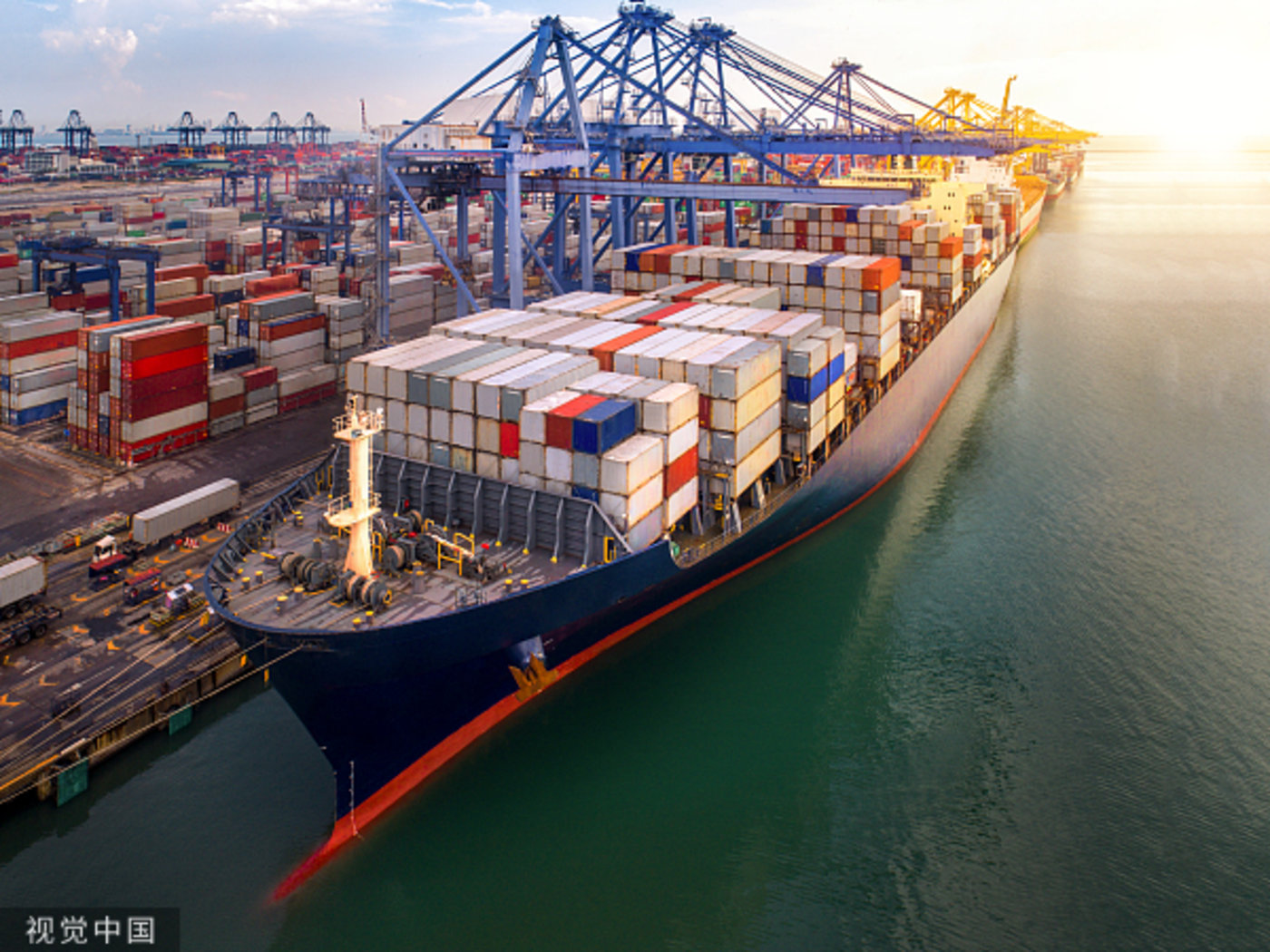 Decline in Exports Highlights Global Supply Chain Shifts. What Should be Done? | TMTPost Exclusive