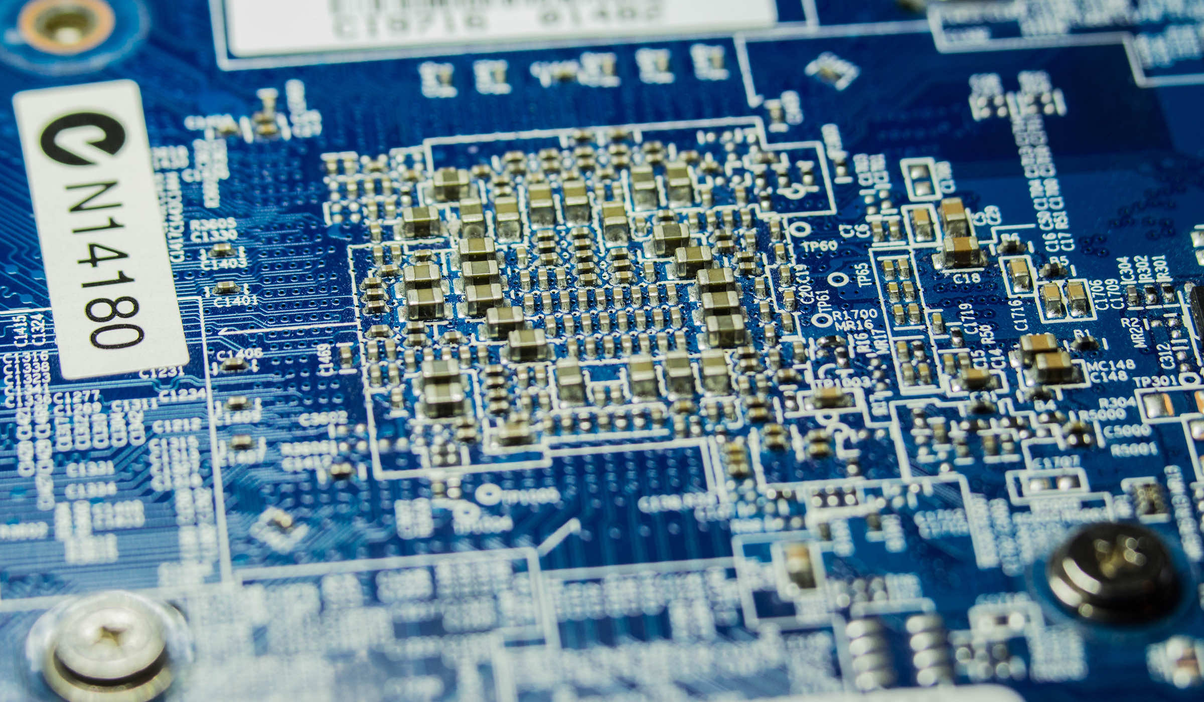 美国芯片禁令持续升级下，中国是否已经陷入“中等技术陷阱”？｜钛媒体深度