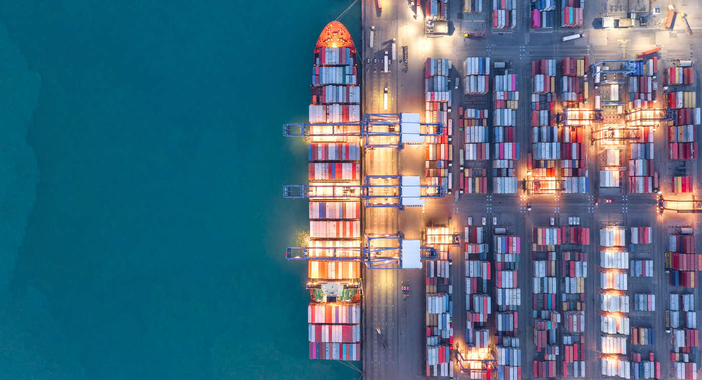 He Weiwen: Significant Challenges to China's Imports and Exports Amid Global Geo-Economic Fragmentation | TMTPost Exclusive