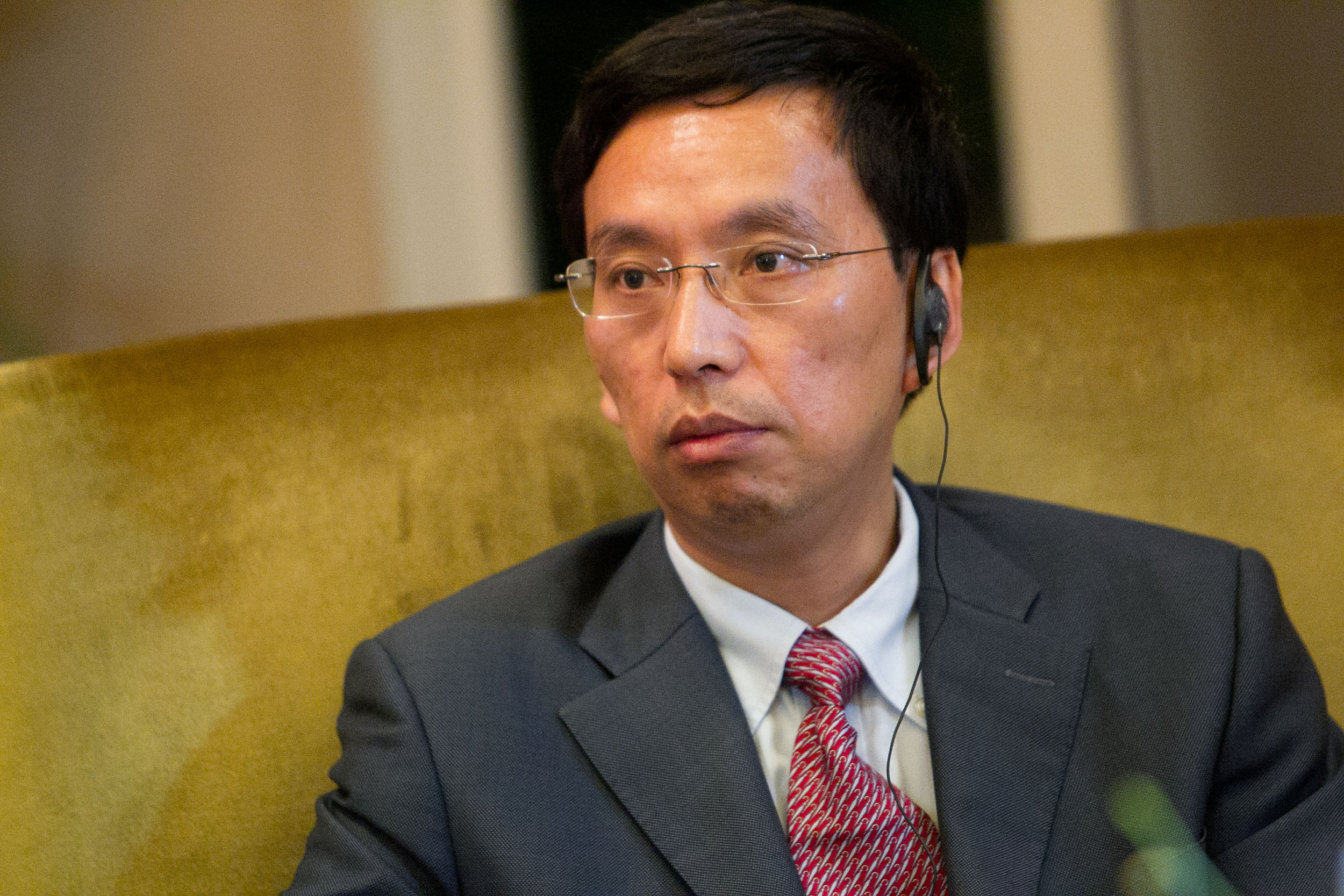 600亿富豪其实当选上海掼蛋协会会长，旗下东方财富增长乏力