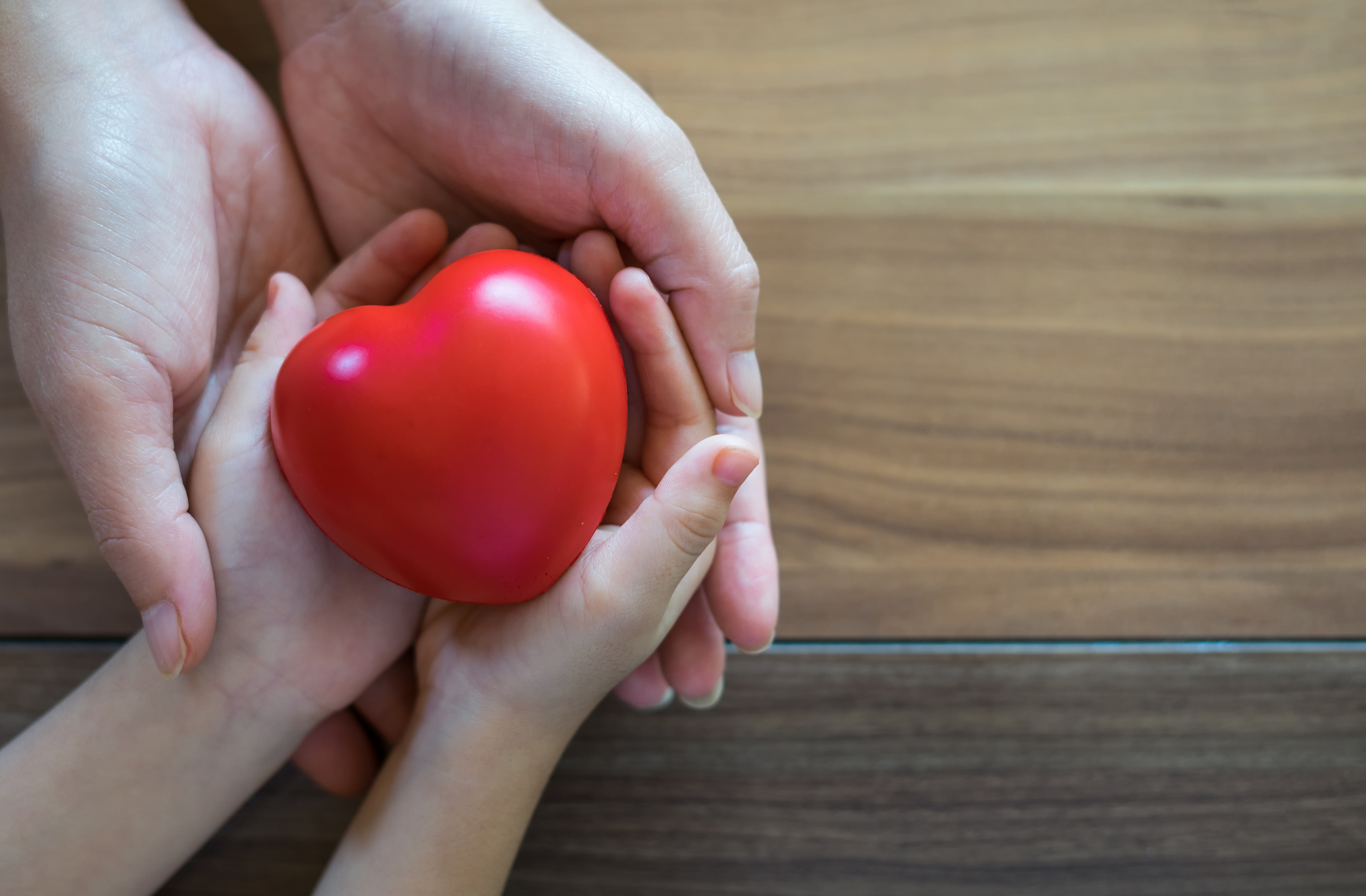 近60家人身险公司理赔报告：累计赔付超两千亿，获赔率98%以上，保险科技助力“闪赔”