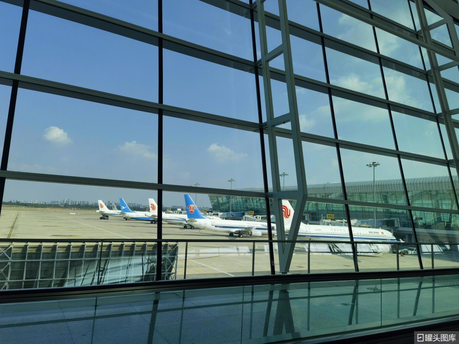 国航扭亏为盈，只差起落架？