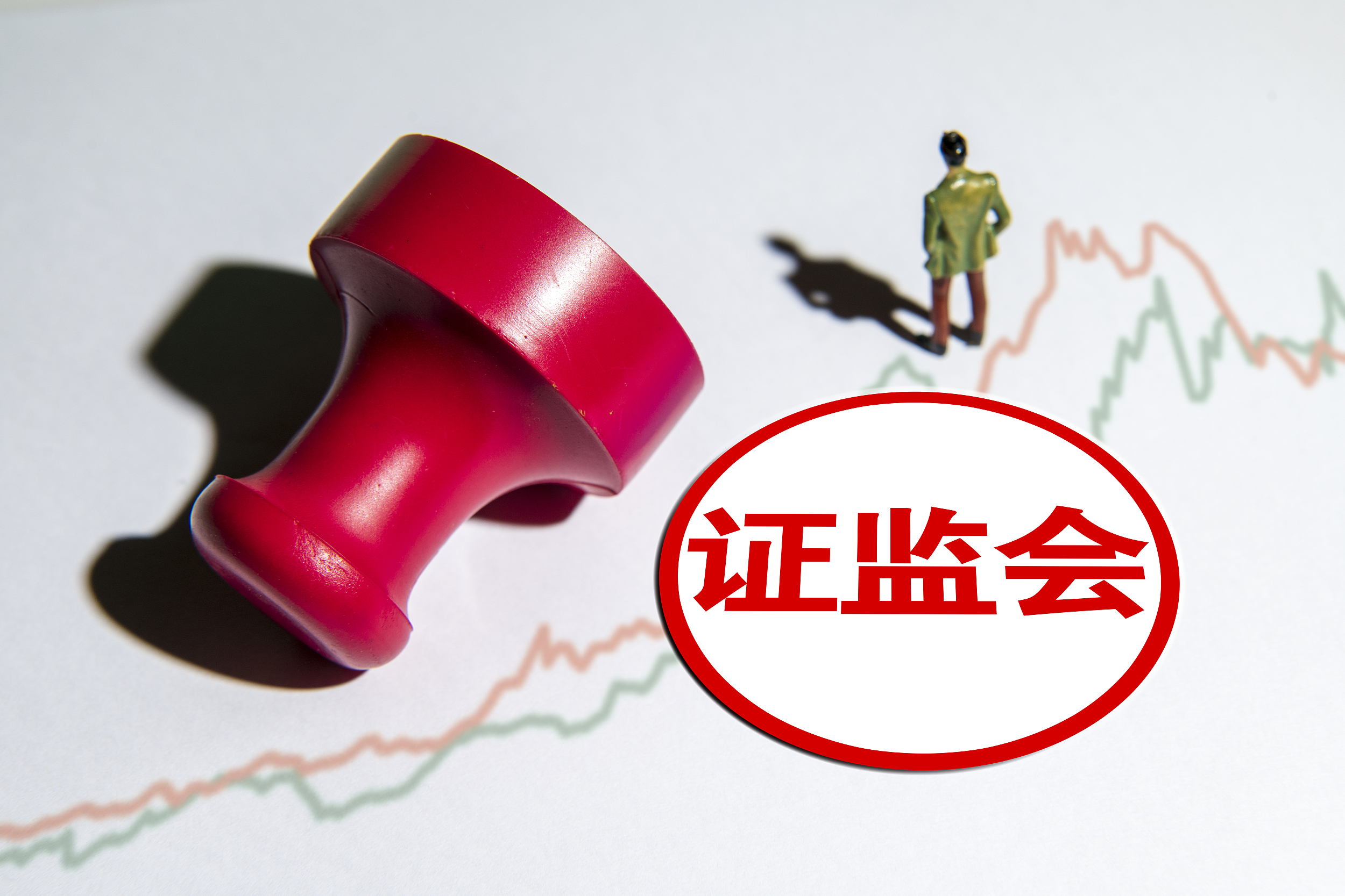 【钛晨报】证监会“换帅”，吴清接棒易会满；蔡崇信称阿里退出传统实体零售业务是合理的；消息称苹果开发了一款可折叠翻盖式iPhone