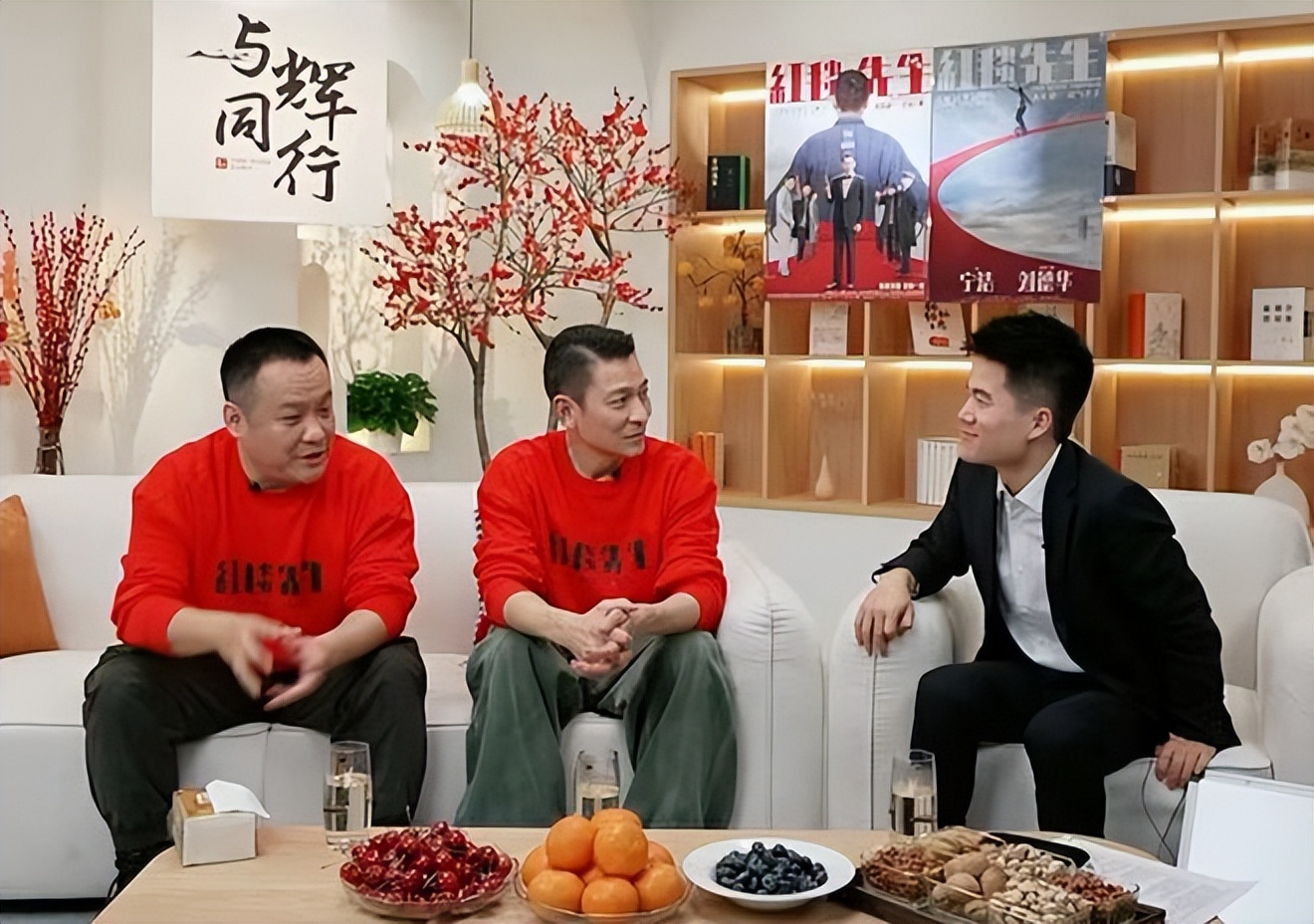 董宇辉登顶抖音带货新“一哥”，东方甄选的“甜蜜与烦恼”