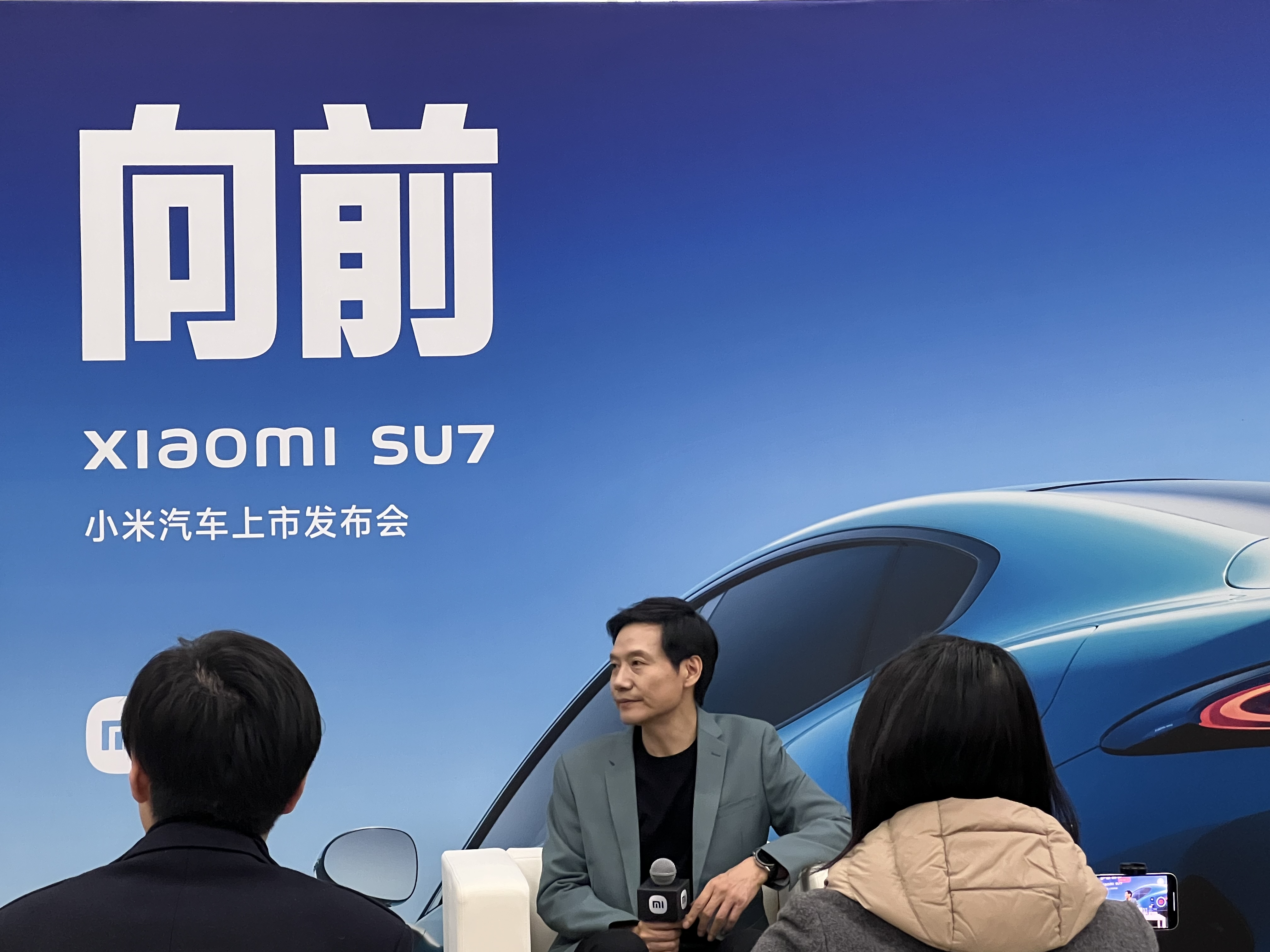 钛媒体对话雷军：若在苹果之位，绝不弃车，小米现金储备足以应对未来五年车市竞争