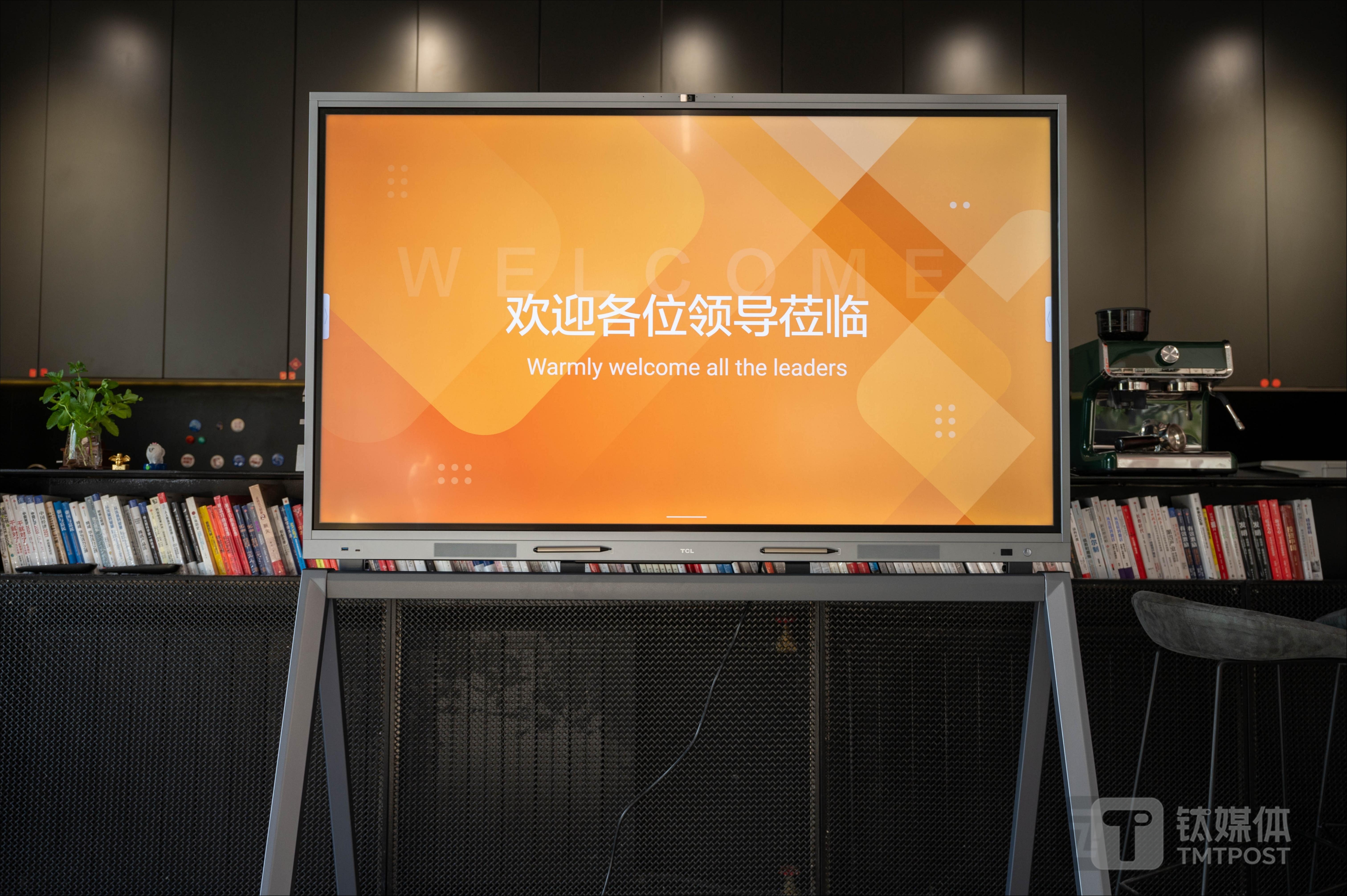 會議使用的LED一體機產(chǎn)品（圖片來源：鈦媒體APP作者拍攝）