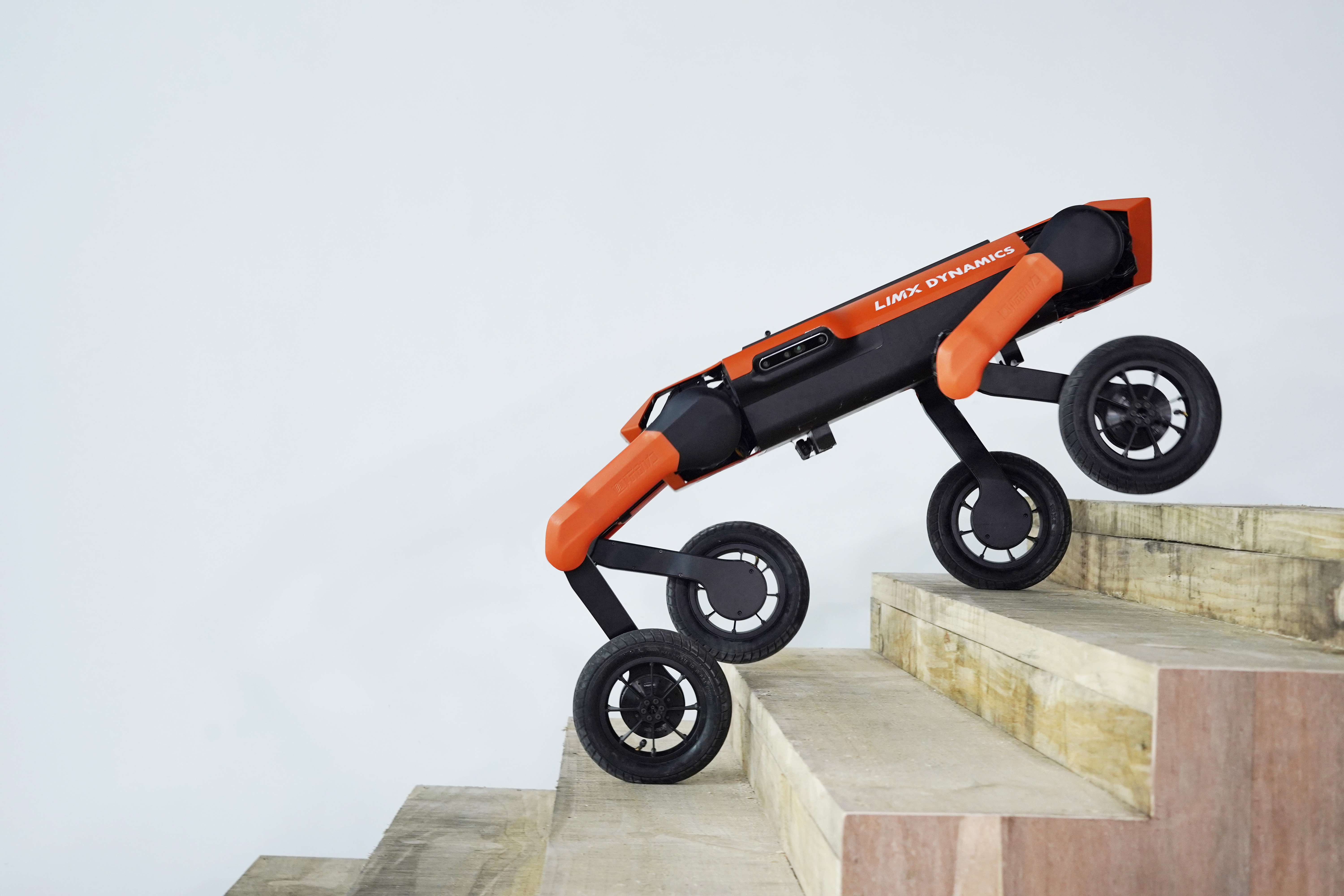 圖片來源：逐際動力官方