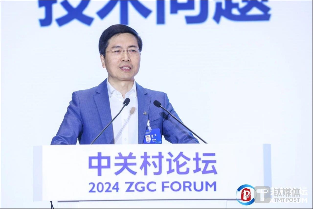 北京通用人工智能研究院院长、北京大学智能学院院长、北京人工智能研究院院长、清华大学讲席教授朱松纯